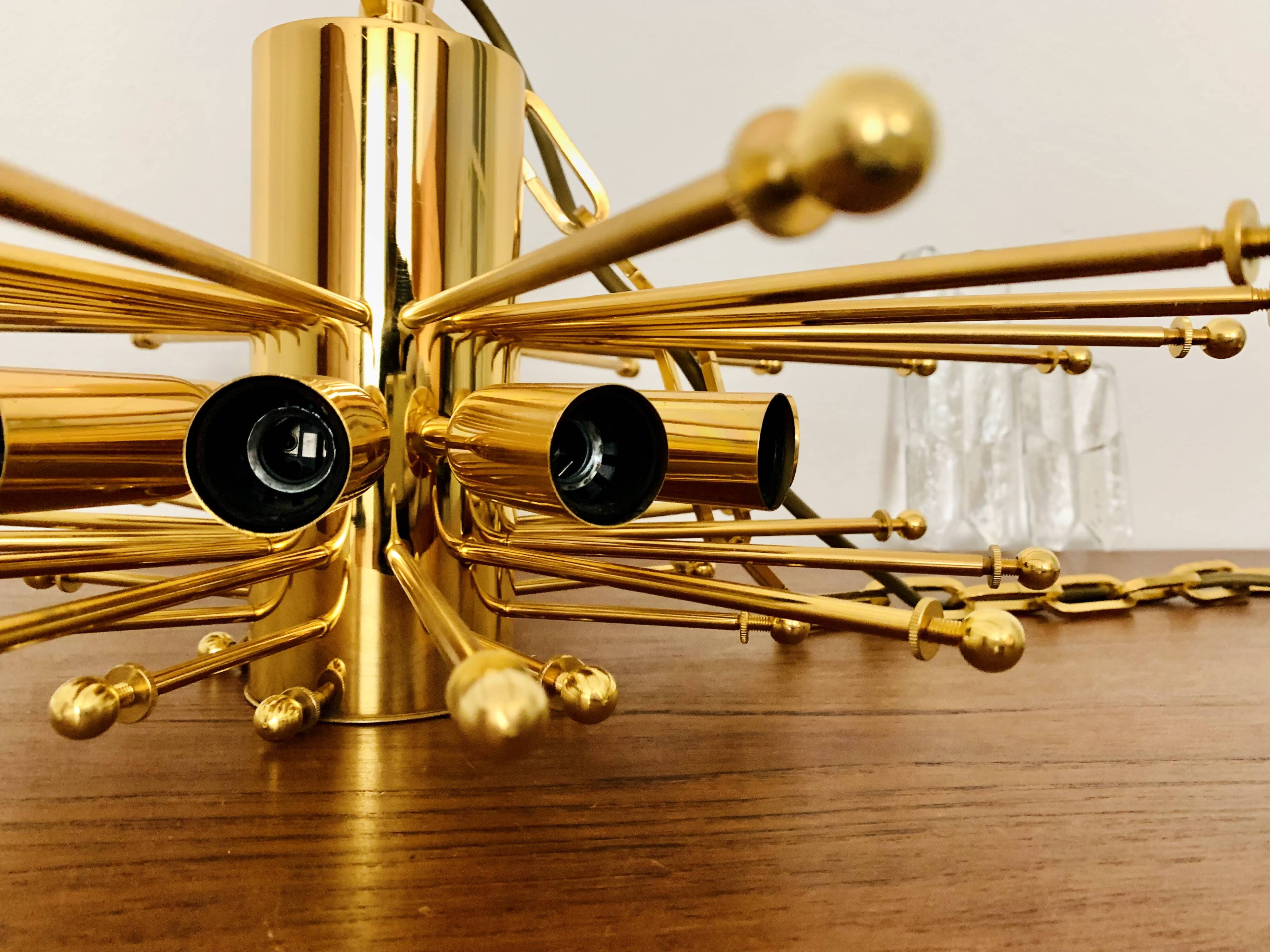 Grand lustre en verre glacé de style Palazzo autrichien par J.T. Kalmar