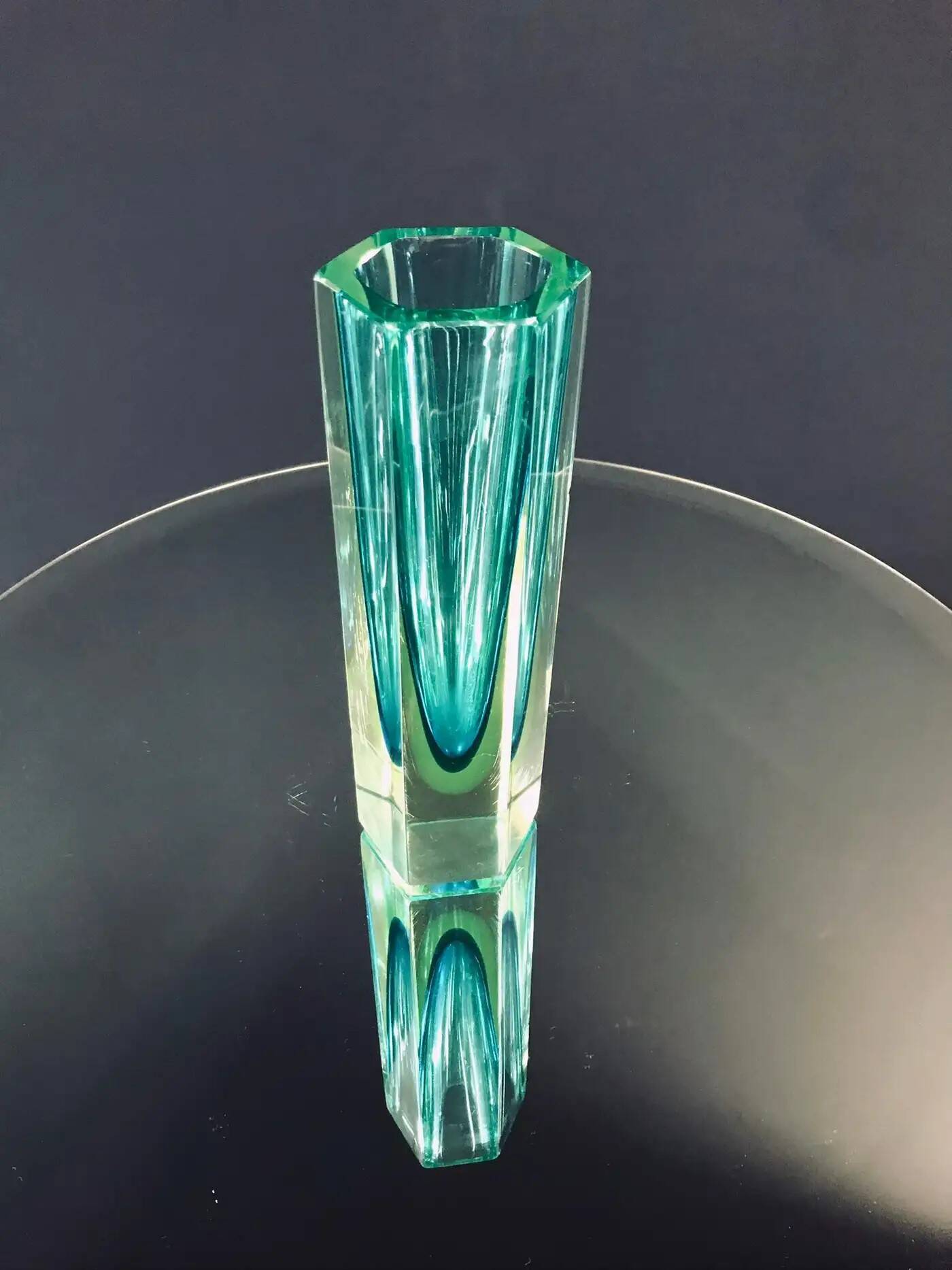 Faceted Murano 'Sommerso' Glass Vase Attributed to Mandruzzato, circa 1960-1969