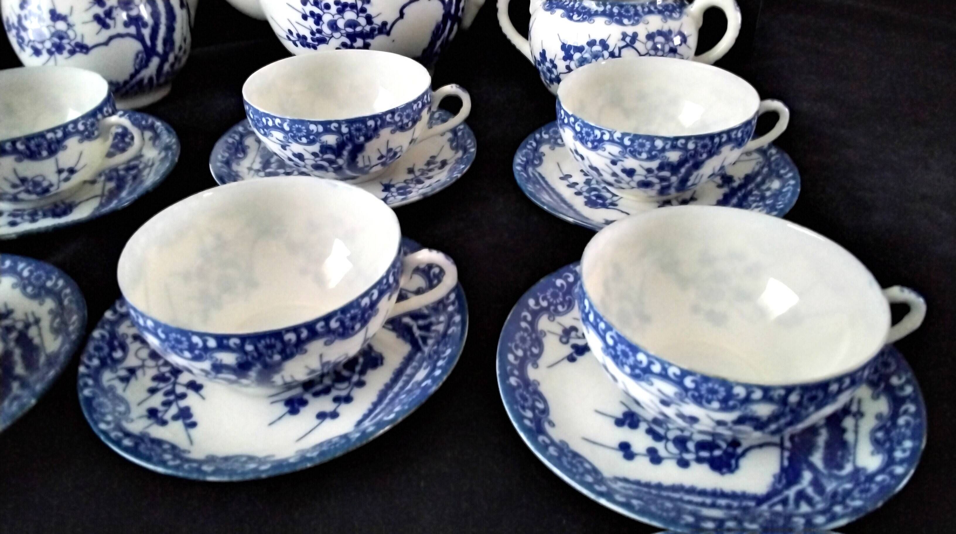 Tea or coffee service in Japanese porcelain.