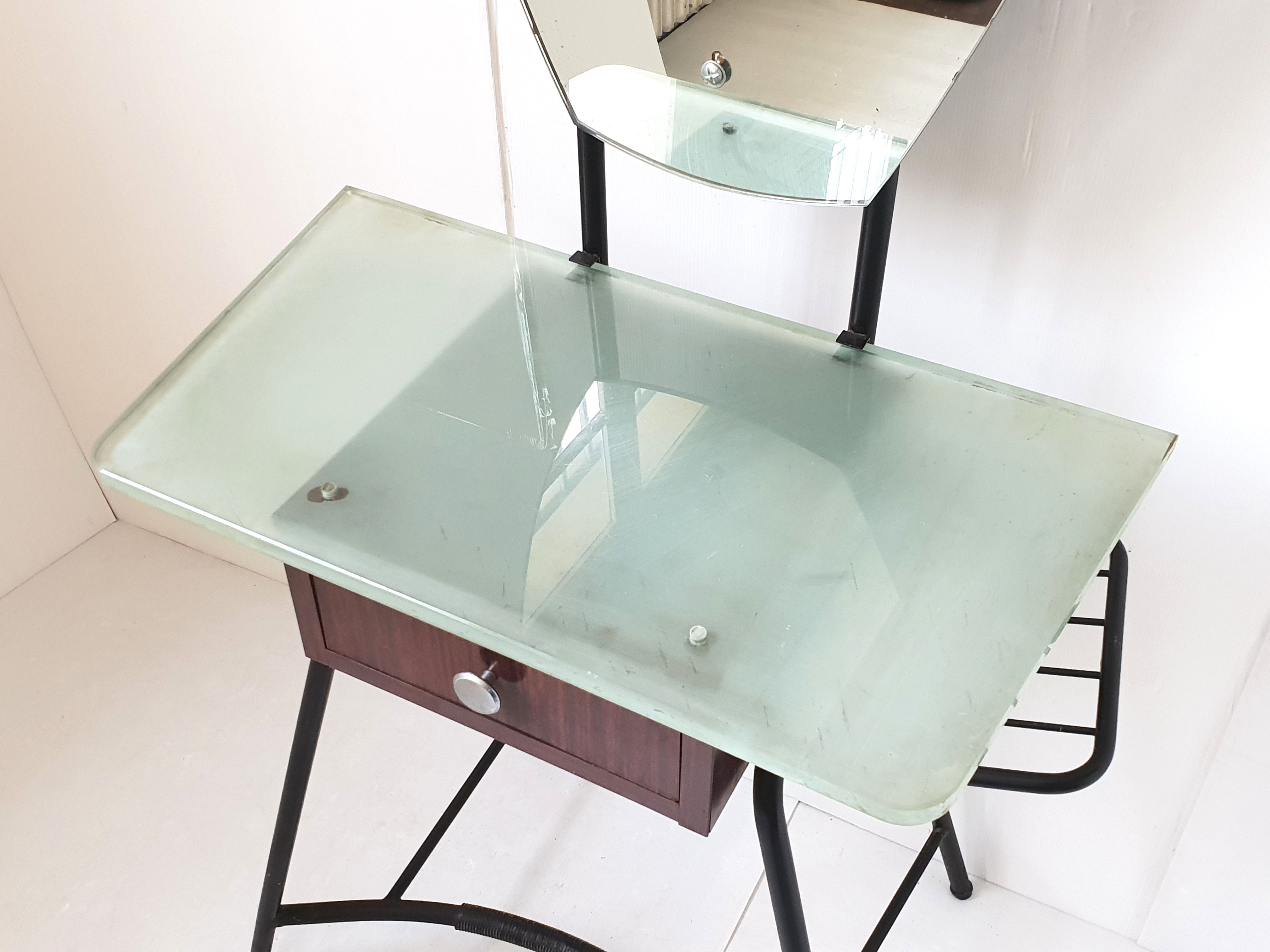 Vintage 1950 hairdresser