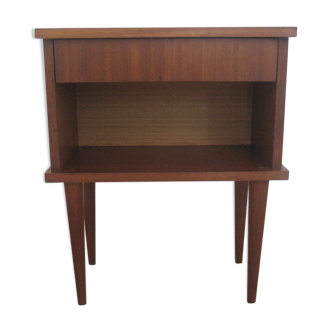 Bedside table 60 feet spindle