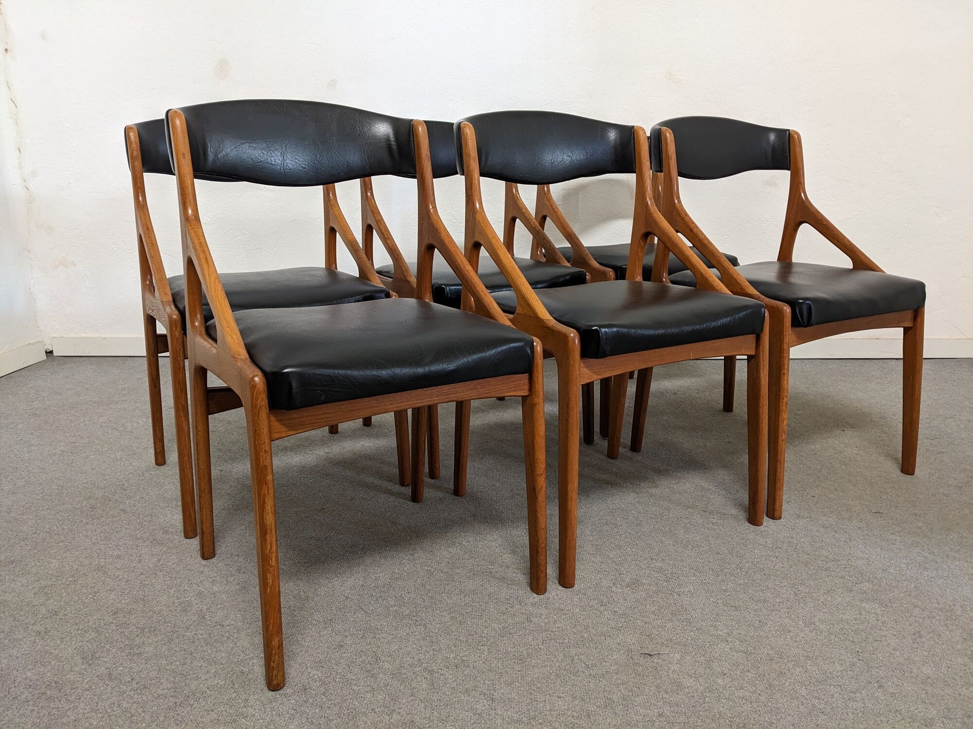 Series of 6 Scandinavian teak chairs from the 50s/60s