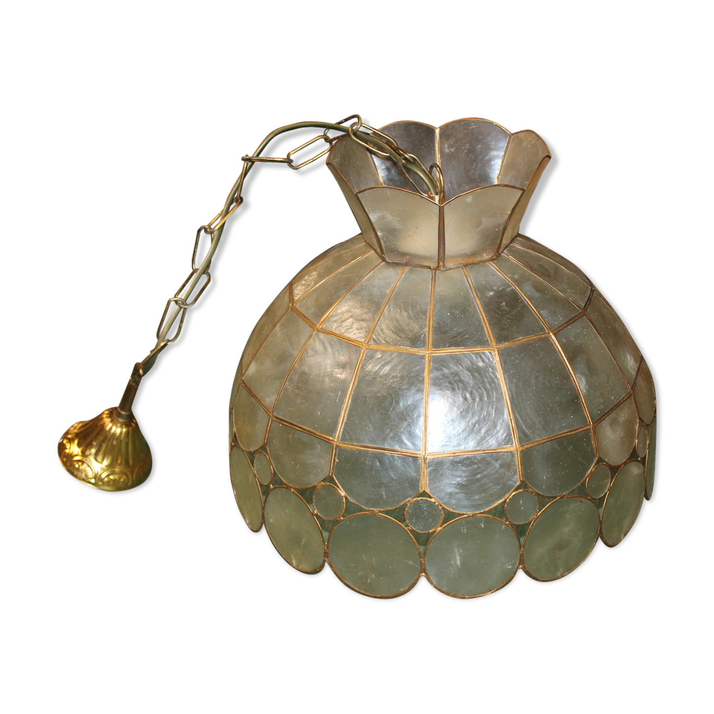 Mother-of-pearl suspension