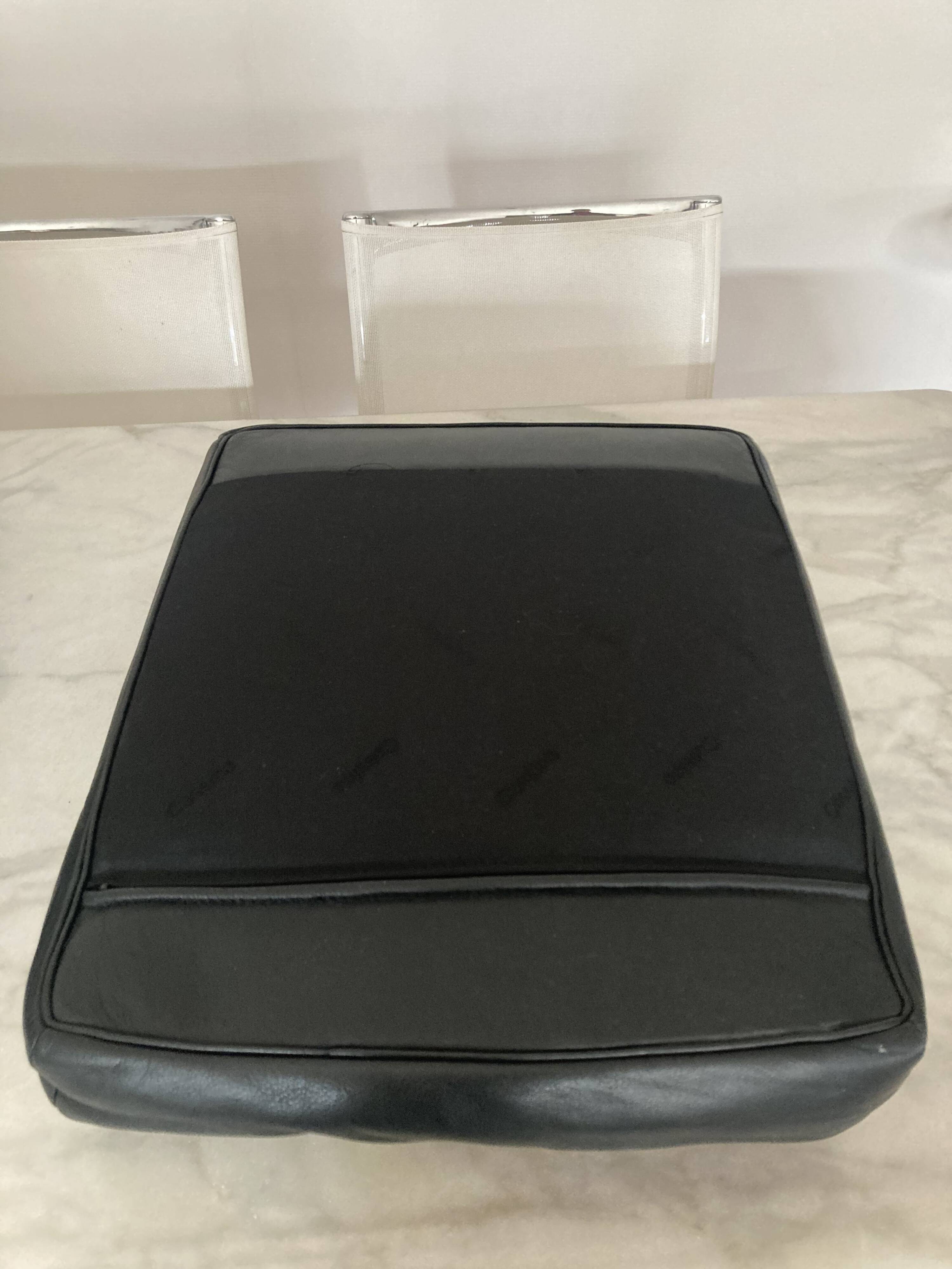 Le Corbusier LC2 armchair in black leather