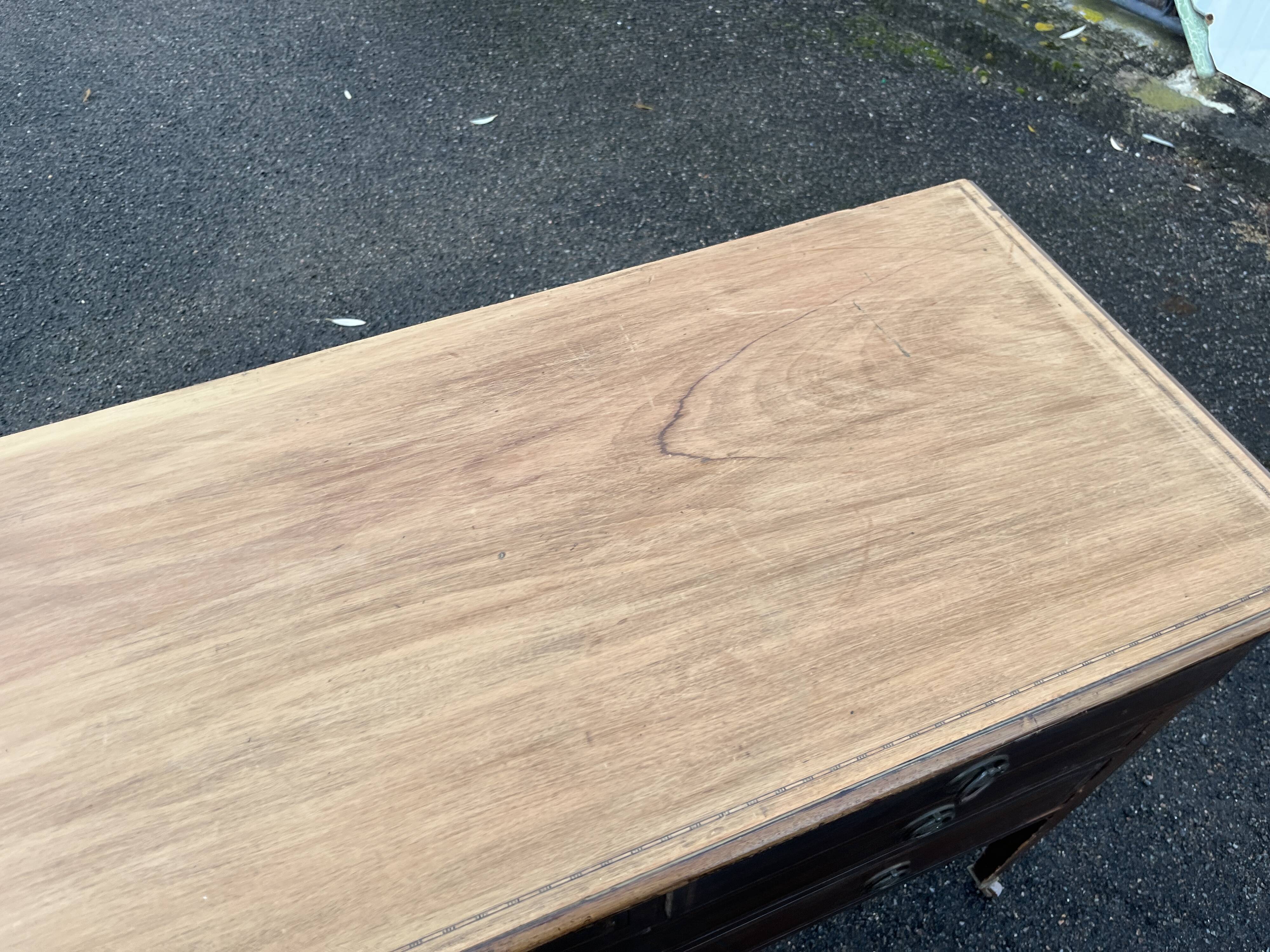 Commode Marqueterie de style Louis XVI à quatre tiroirs