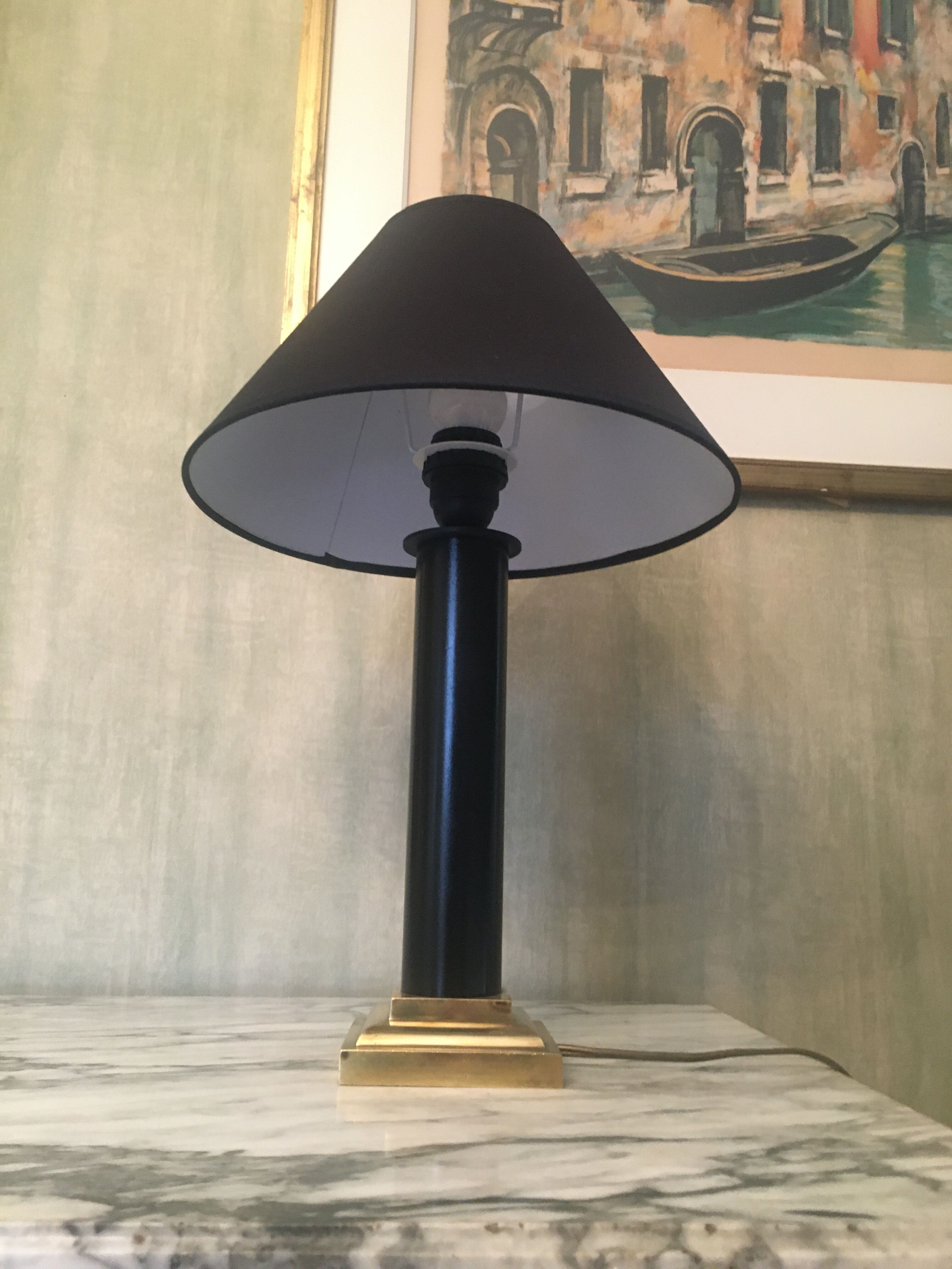 Lamp with brass foot