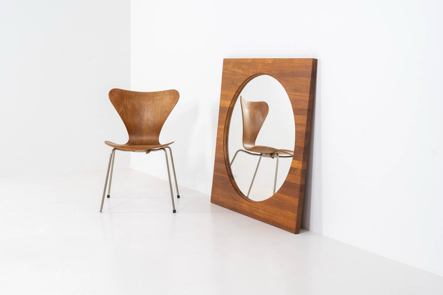 Miroir XL milieu du siècle en teck massif (Danemark, années 1960).