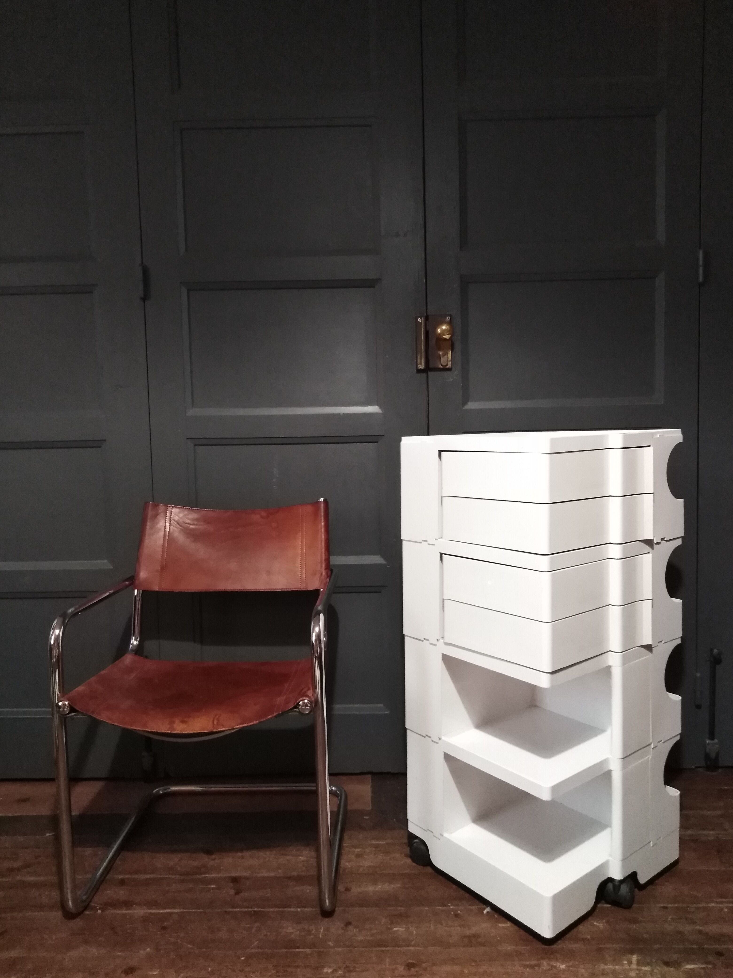 Joe Colombo - serves Boby Trolley