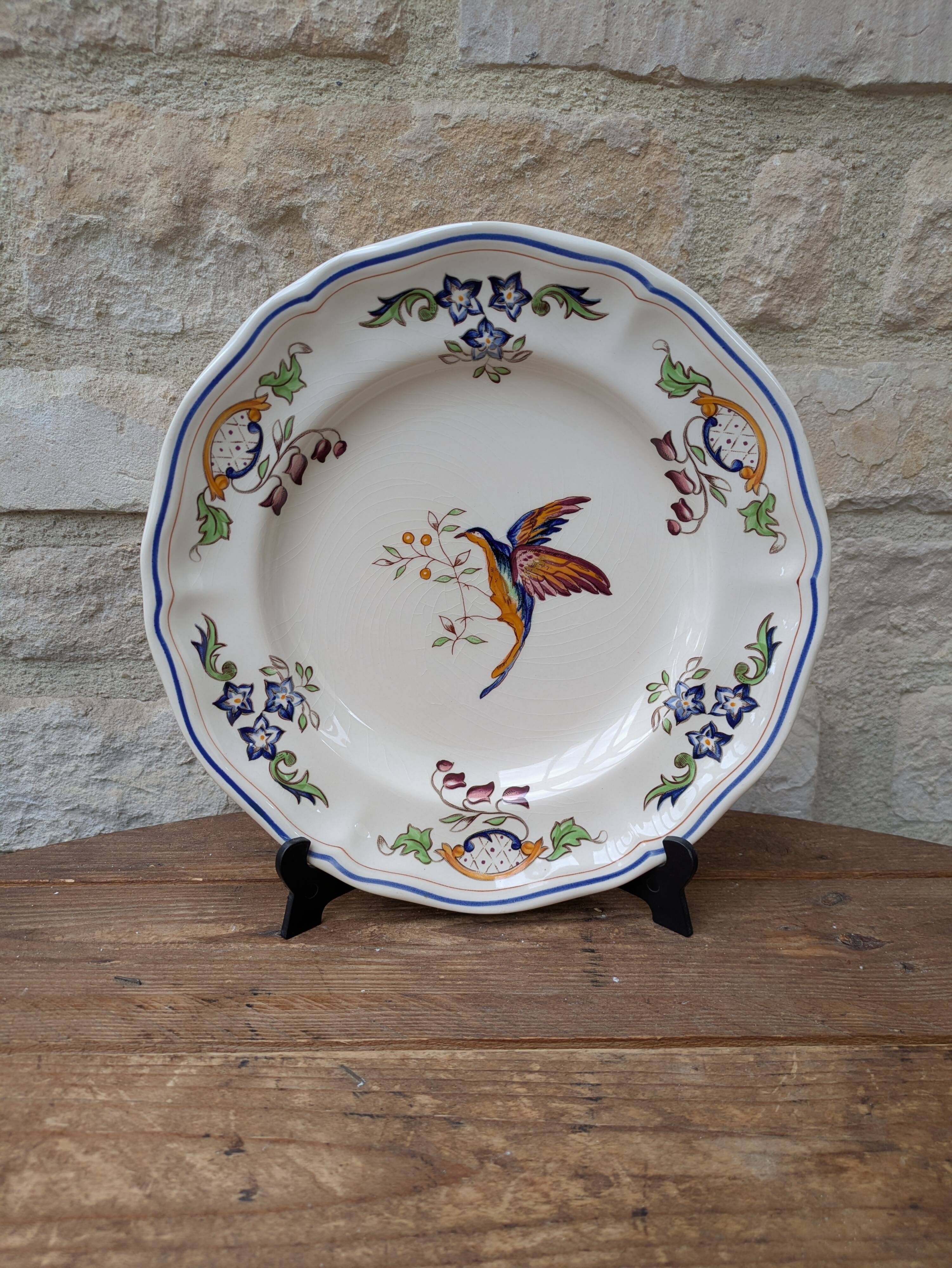 Vintage Longchamp plate handmade with bird and flower decoration, 25.5cm.