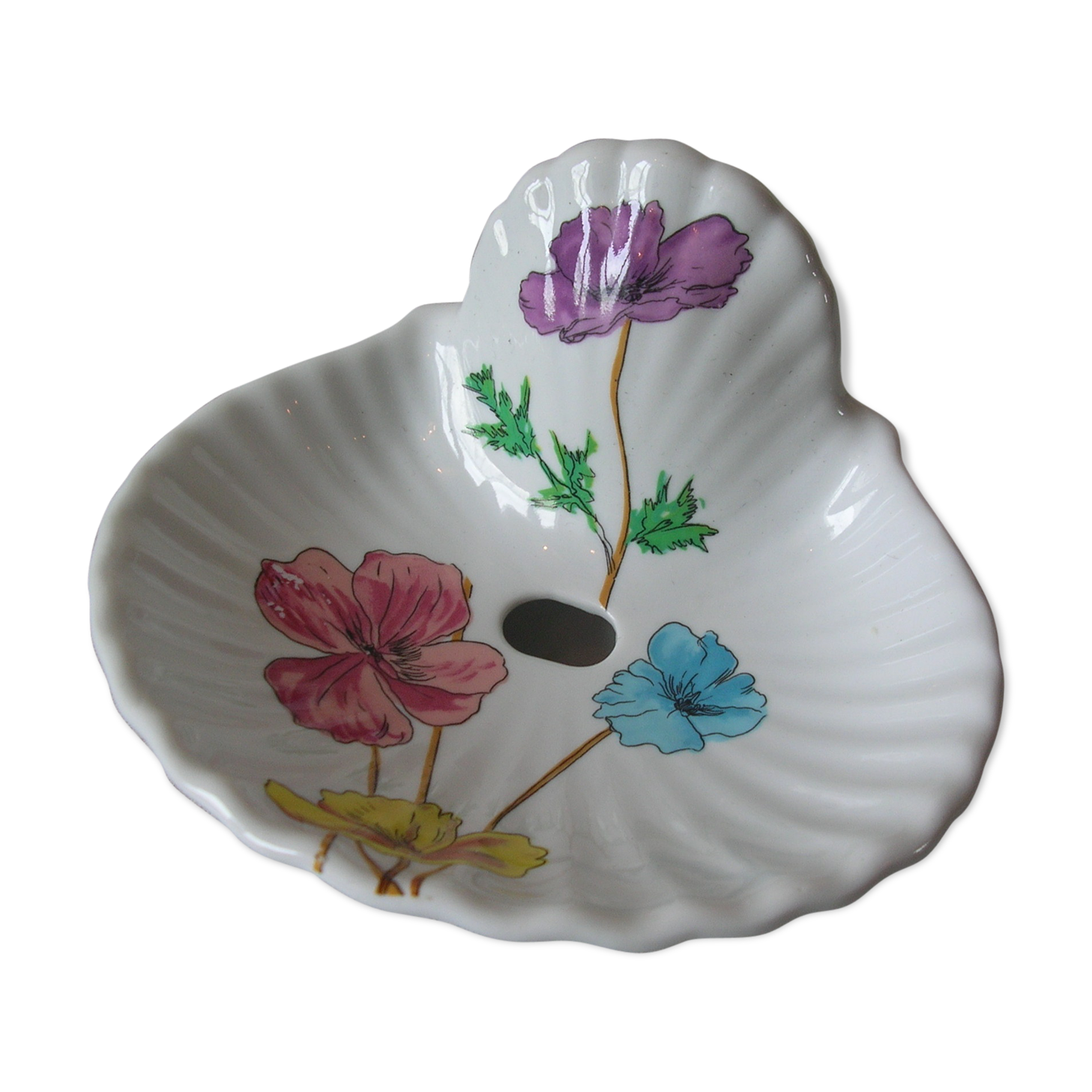 Old porcelain soap holder of Paris floral decoration anemone retro bathroom