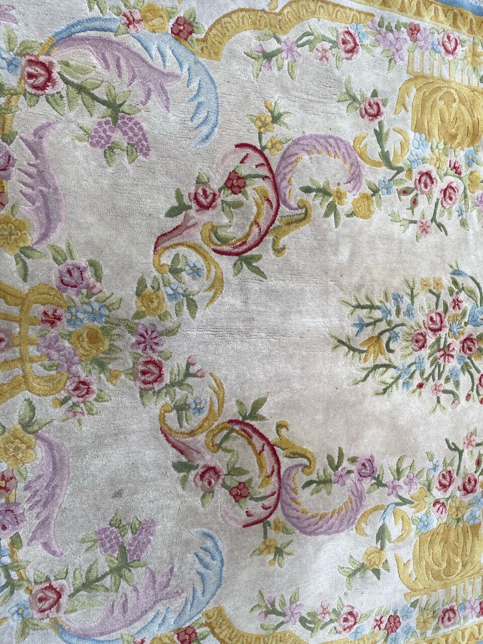 Vintage soapy style rug or Aubusson Tufté hand 170x235 cm