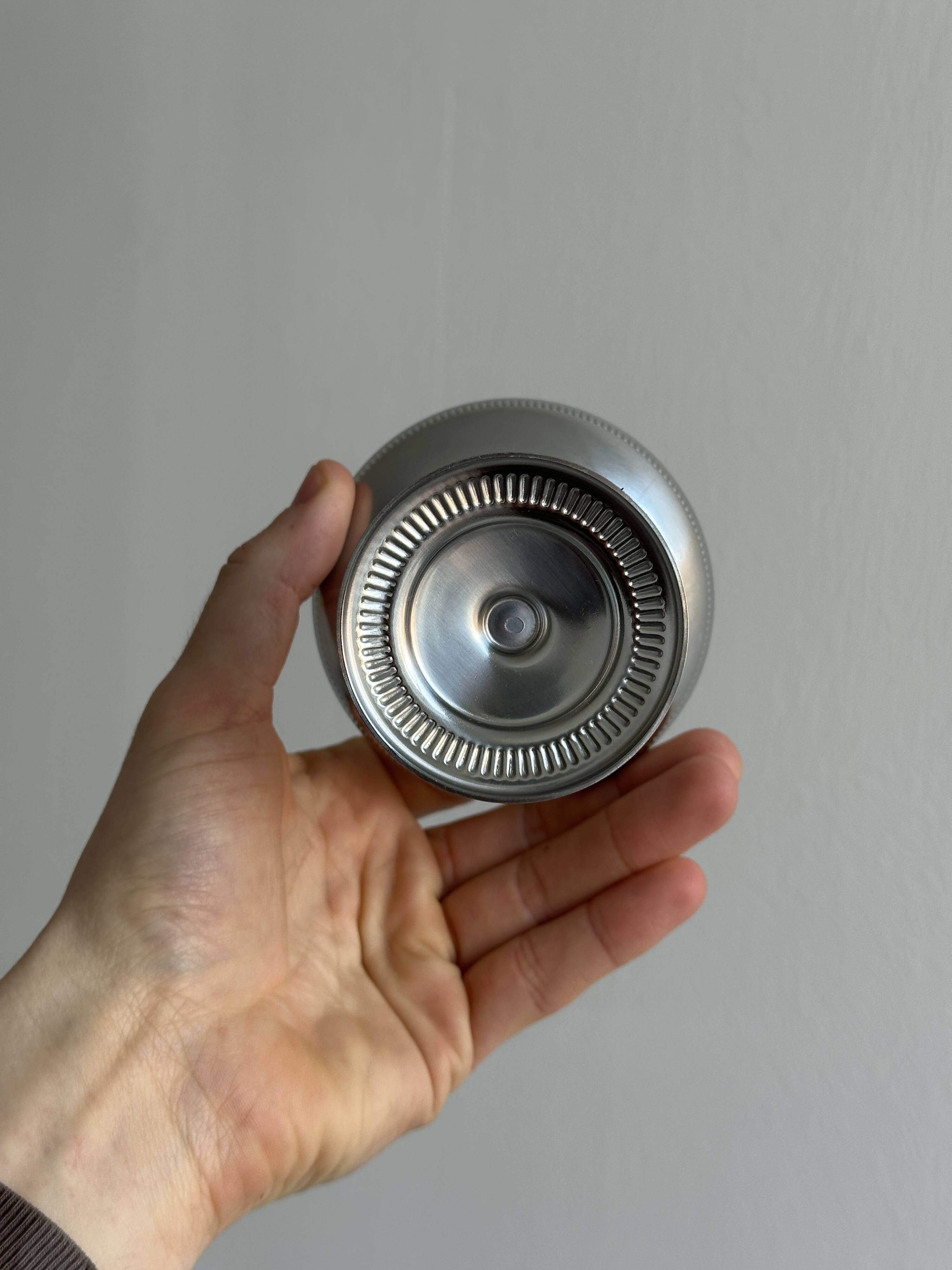 8 coupelles sur pied en inox