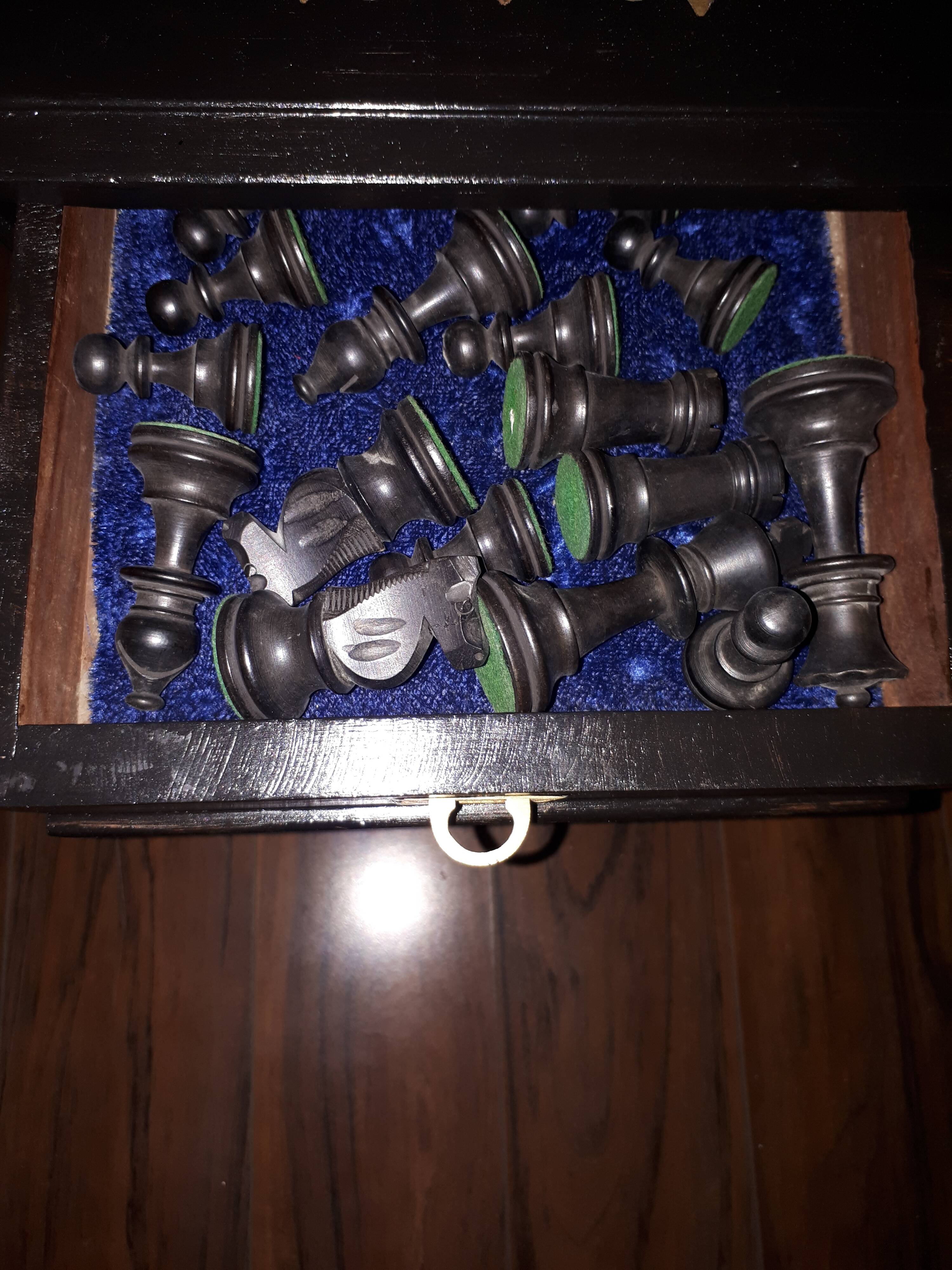 Octagonal chess table marquetry