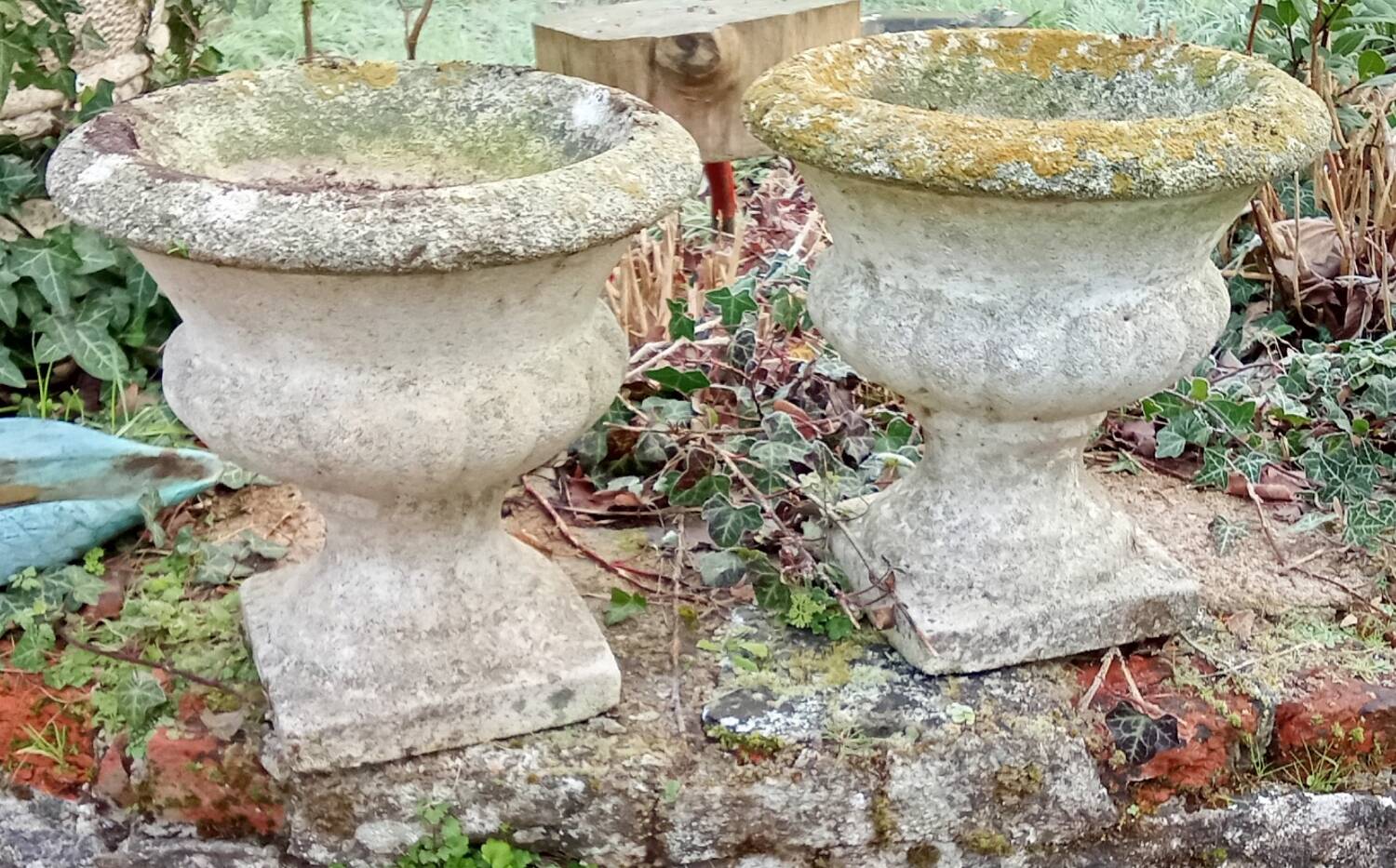 Pair of Medici vases in reconstituted stone