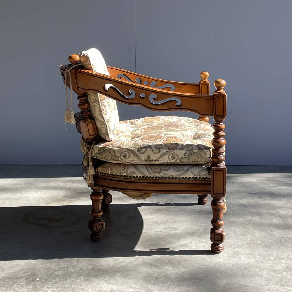 Giorgetti / classic armchair in art deco style / italy 1975s