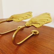Set of 2 italian Mid Century Modern brass leaf shaped wall lamps by Tommaso Barbi