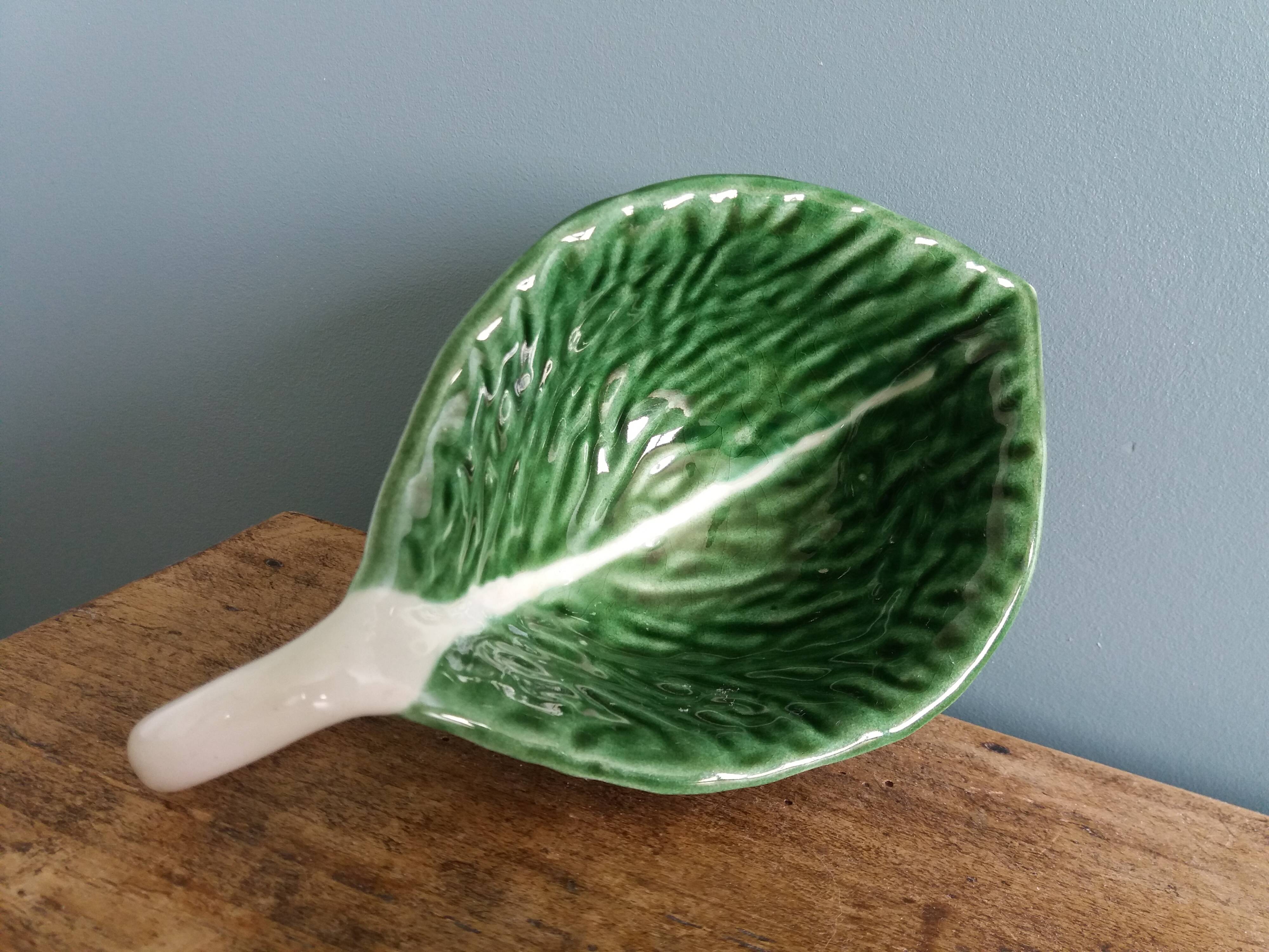 Cabbage sauceboat in barbotine Portugal