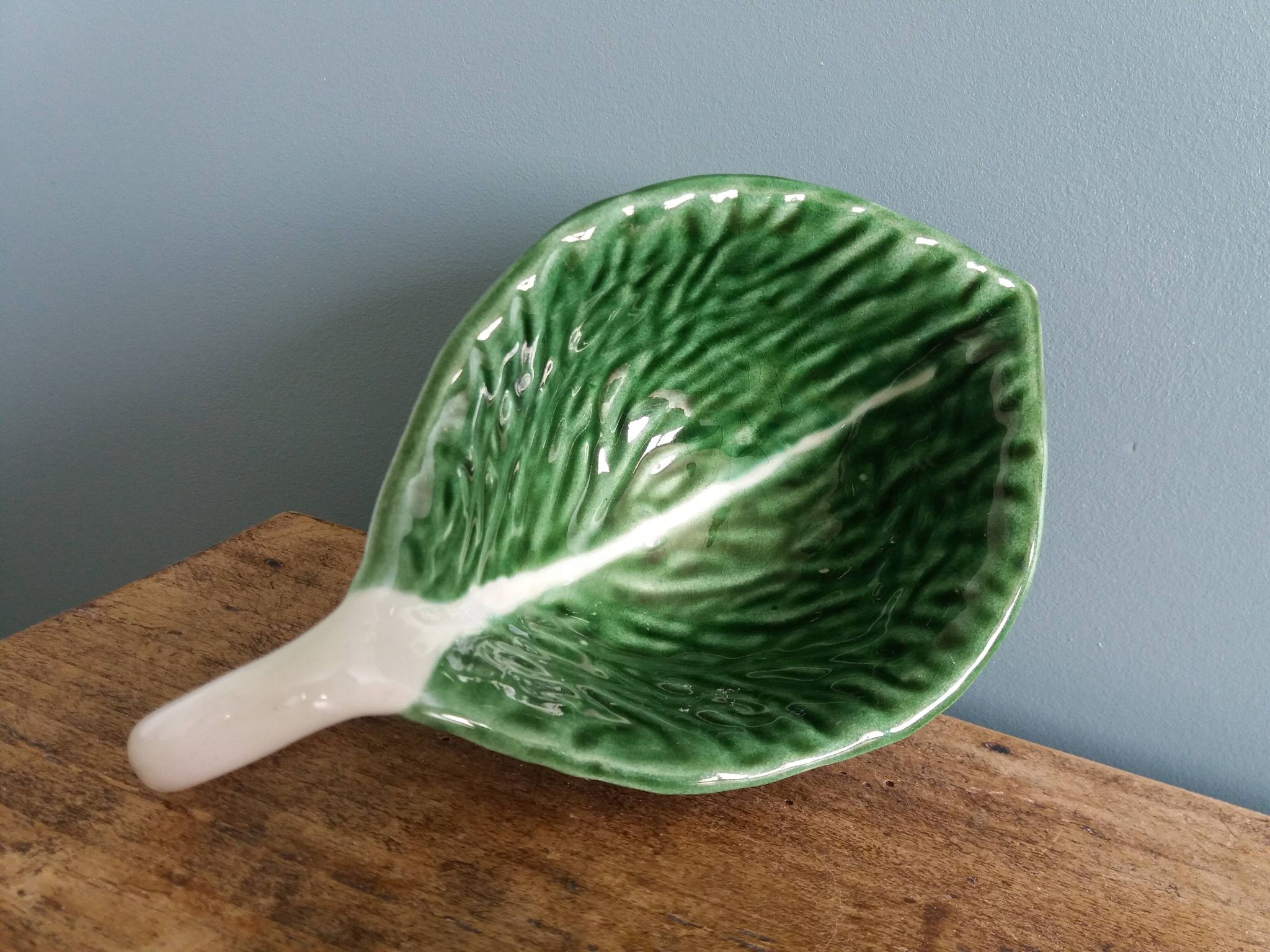 Cabbage sauceboat in barbotine Portugal