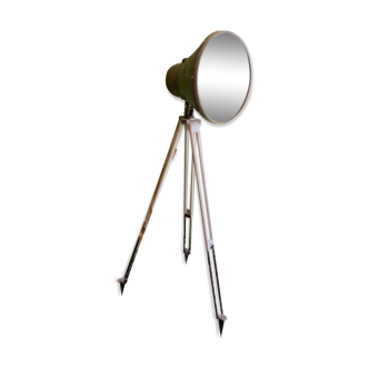 Industrial large tripod lamp