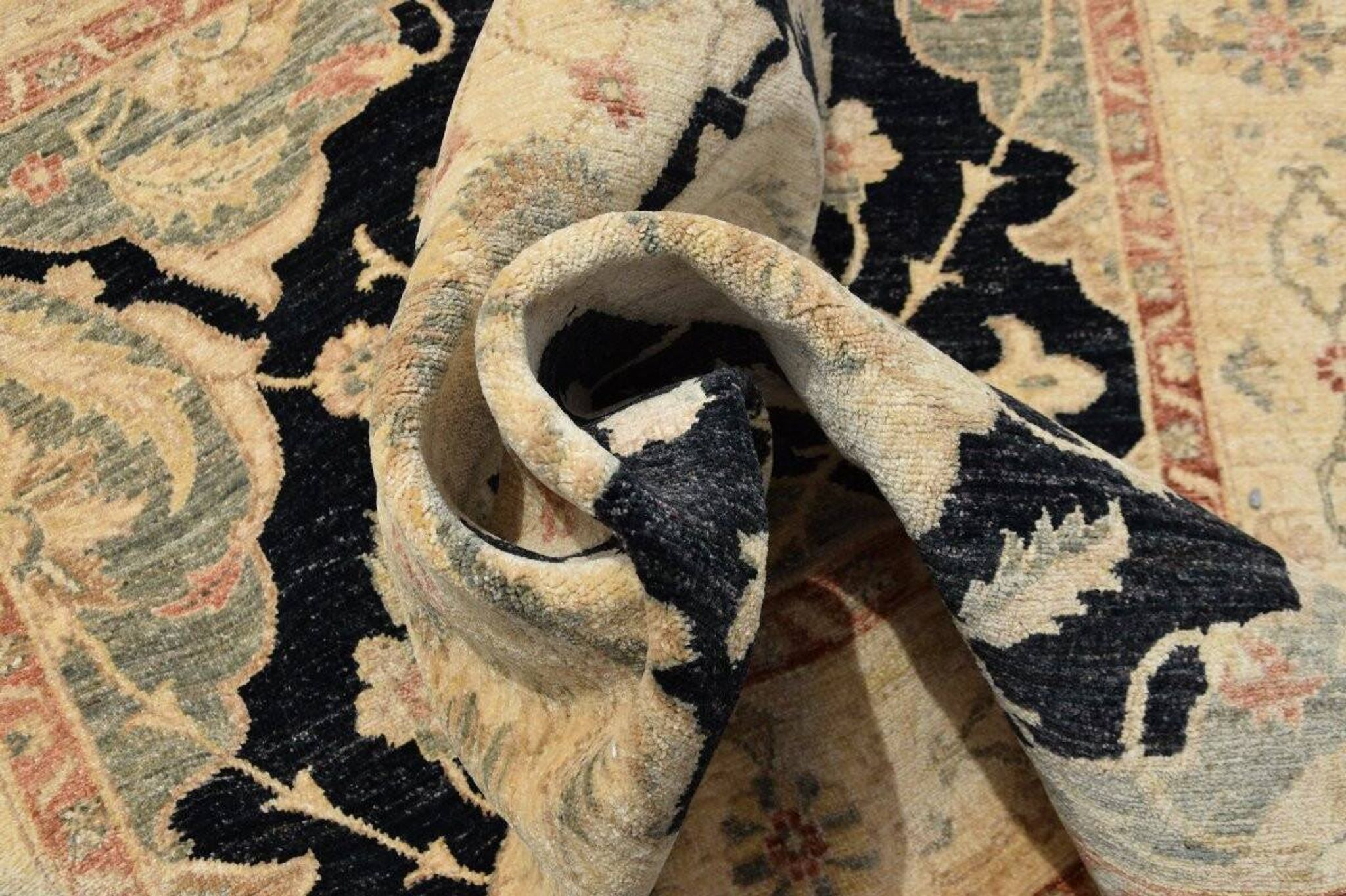 Oriental Ziegler rug: 1.96 x 2.10 Metres - Handmade Wool "Galerie Sardje"