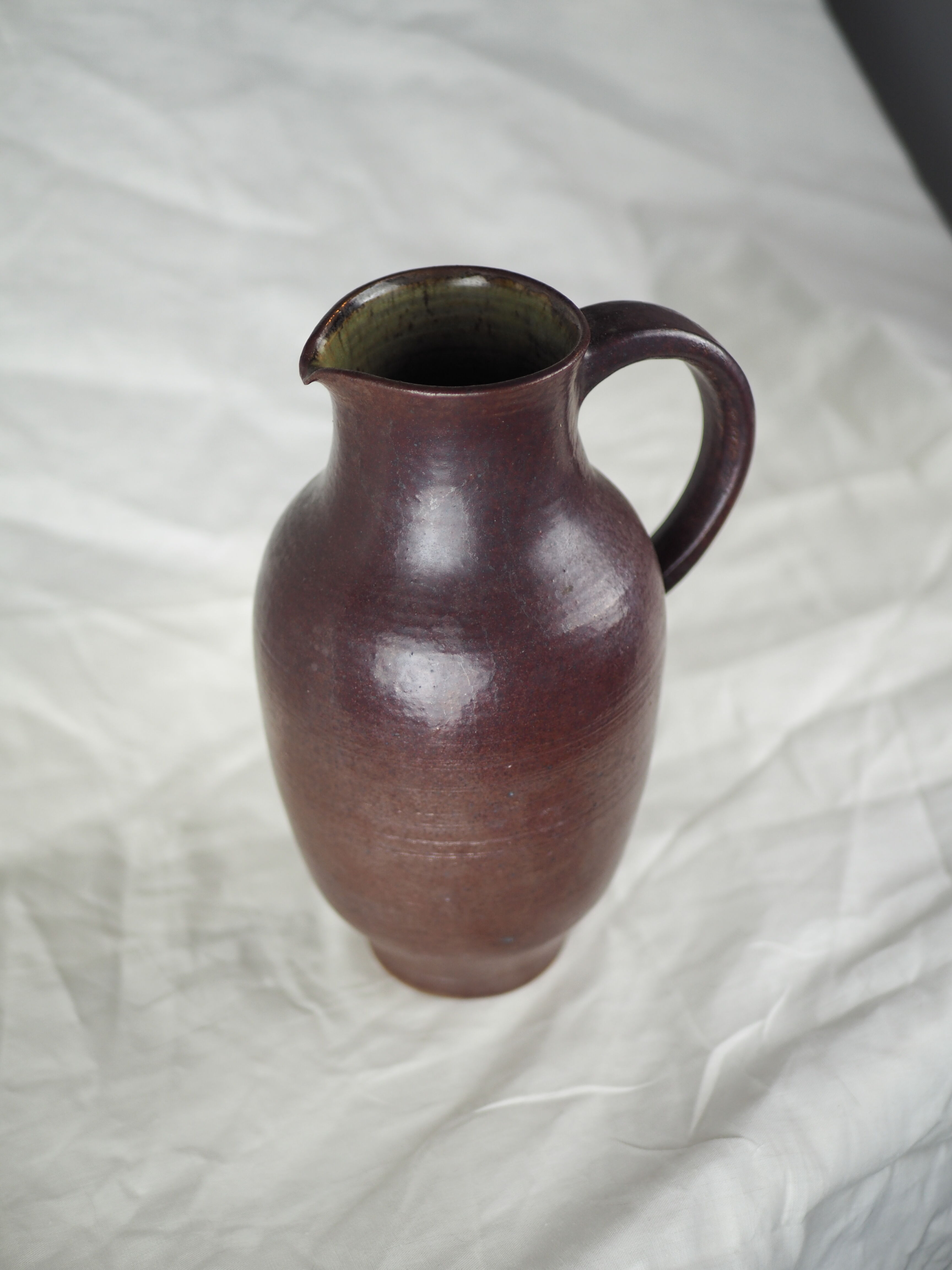 Sandstone pitcher with brown glaze - red by Geneviève BAPTENDIER Laurence MOLINARD
