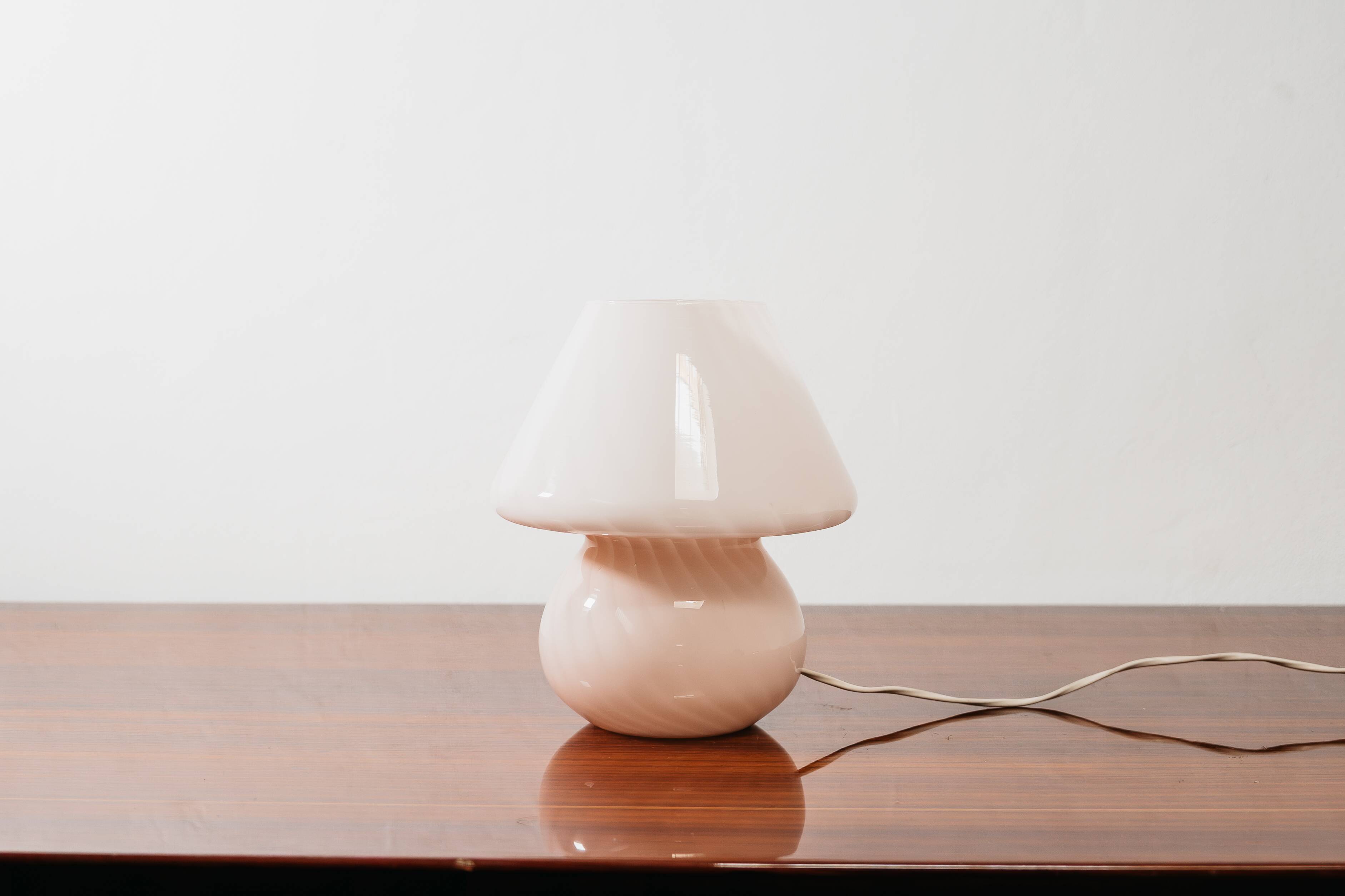 Coppia de lampes de table Murano champignon rose design des années 1970