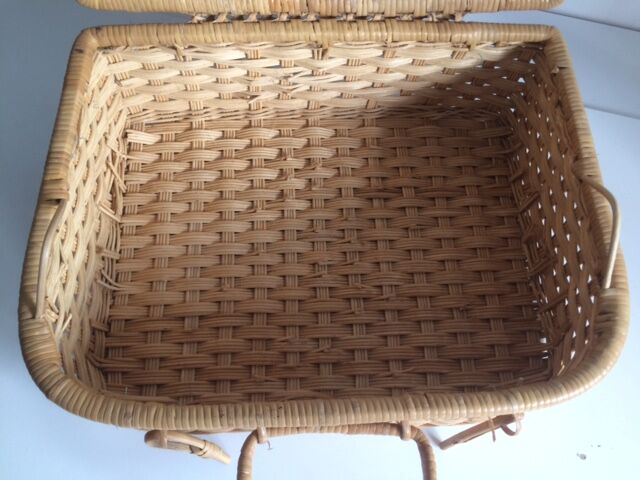 Suitcase round Wicker vintage