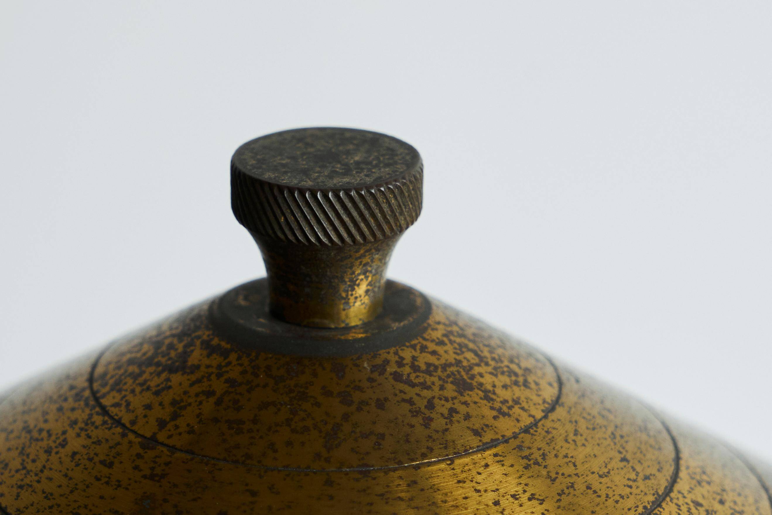 Art Deco table lamp in patinated brass from the 1940s.