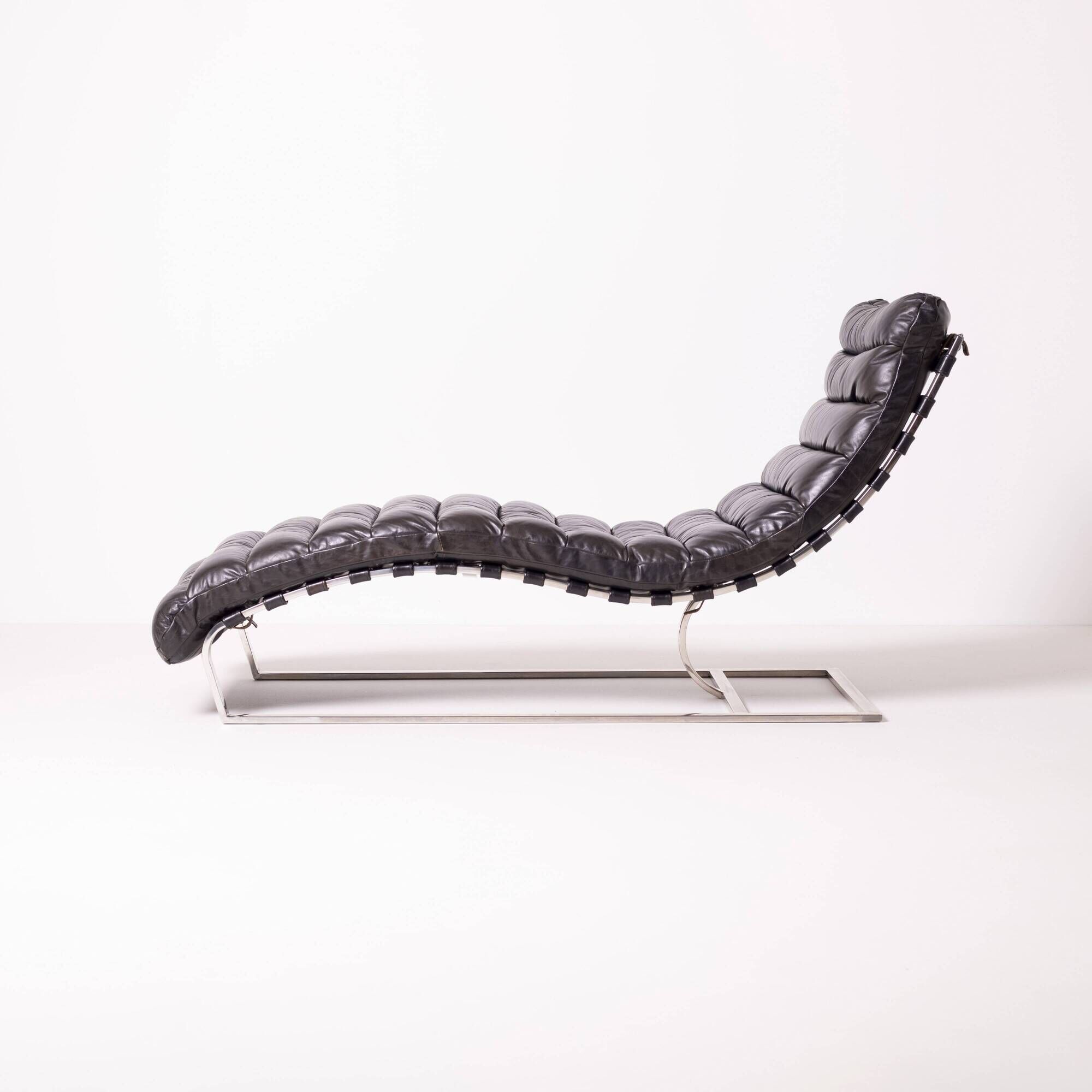 Oviedo mid-century vintage style chaise longue in dark brown leather and chrome
