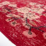 Tapis rouge turc vintage à motif floral