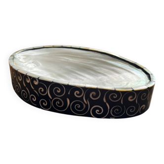 Mother-of-pearl shell catchall