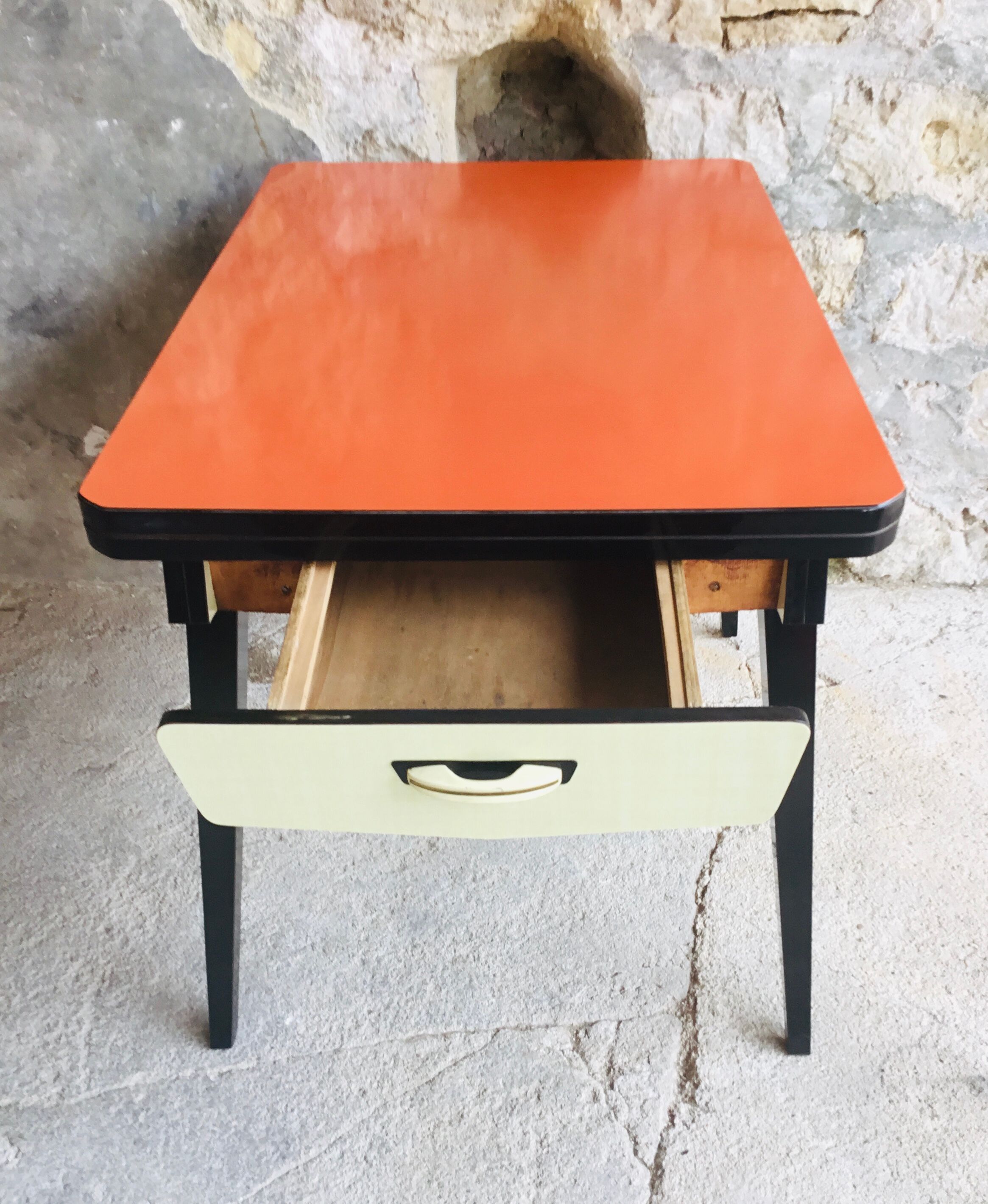 Vintage table with extension cords and orange-red formica drawers feet compass - 1960