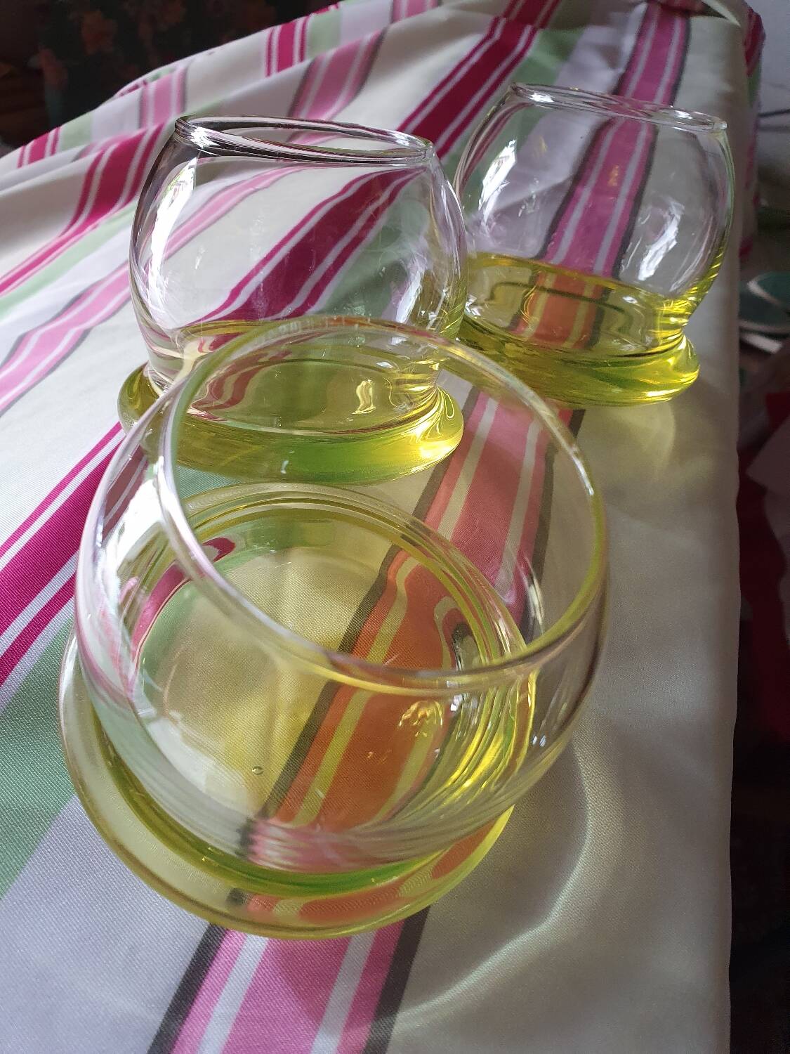 6 Glasses with the name Culbuto in 3 orange colors and 3 lemon yellow colors