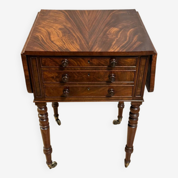 Antique pembroke table