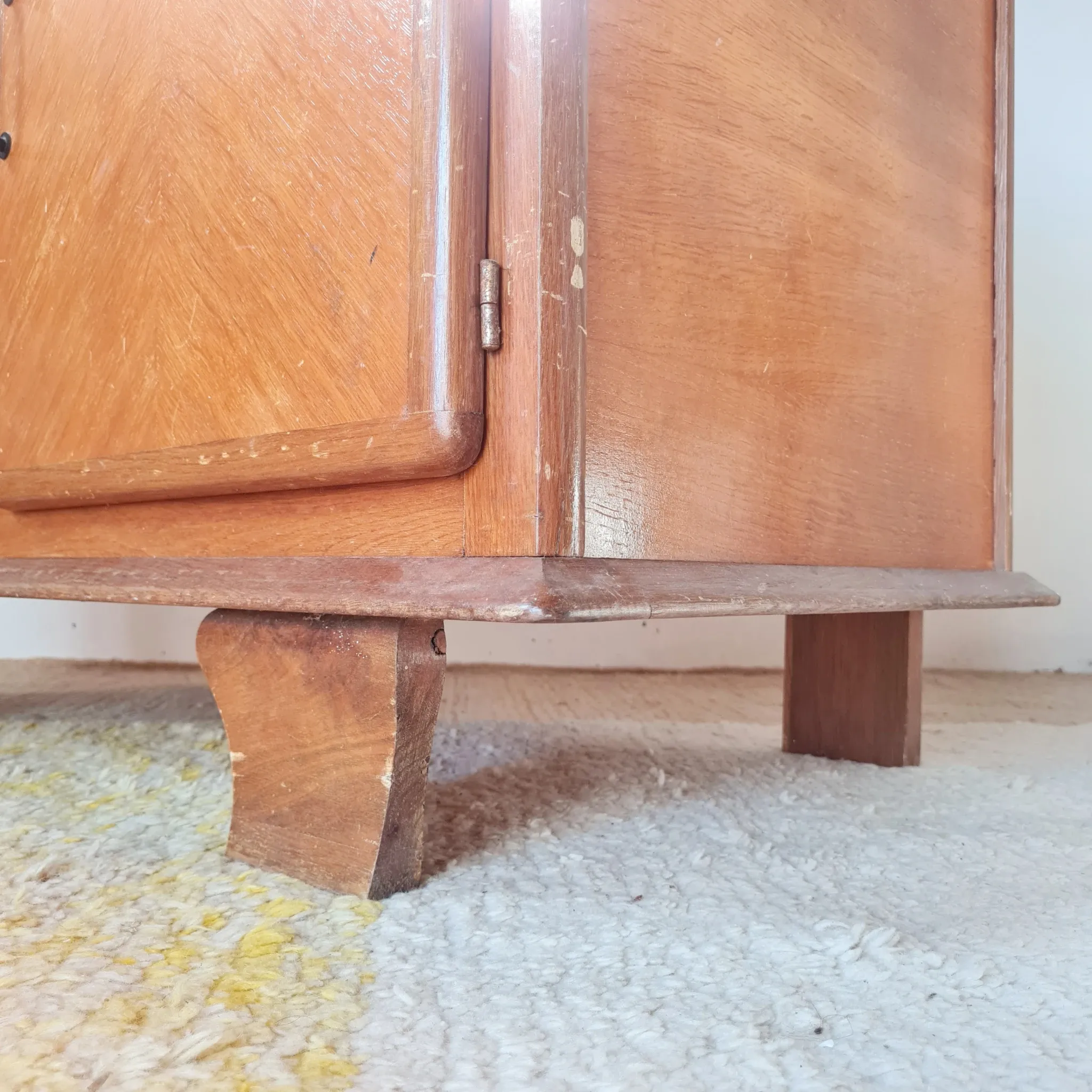 Art Deco buffet from the 1950s in oak and herringbone.
