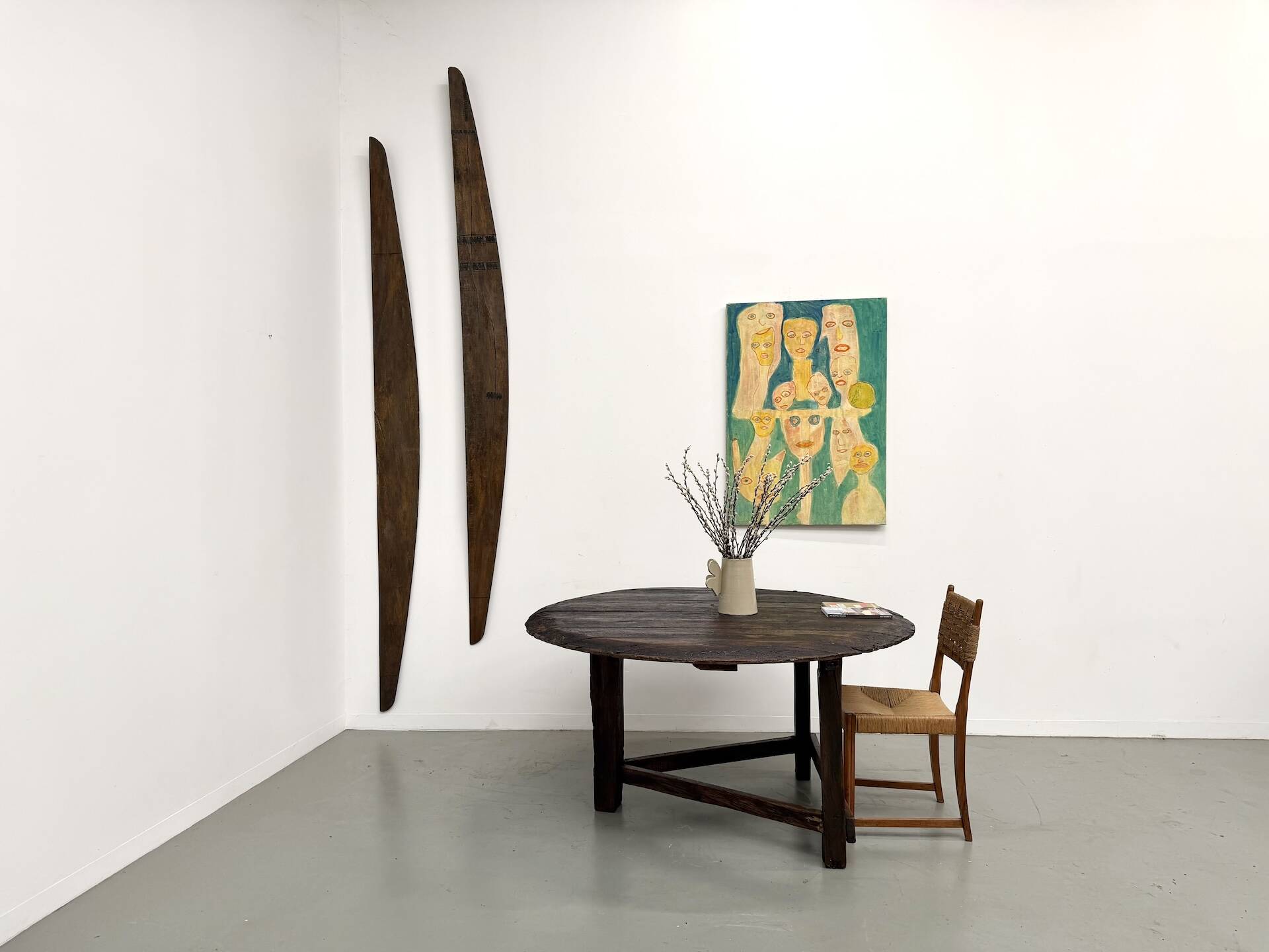 Round table in popular oak, circa 1880.