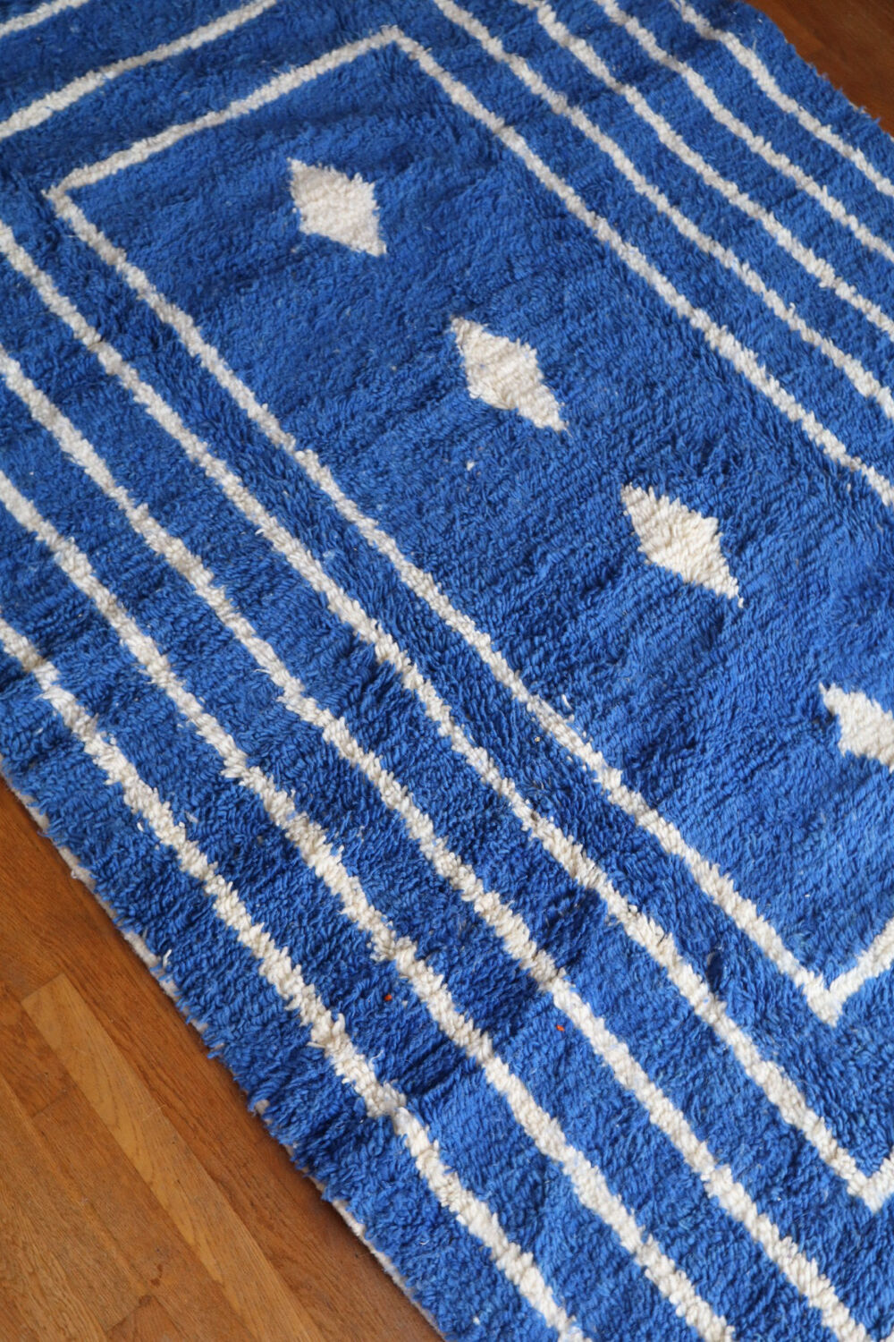 Klein blue and white Moroccan Berber rug