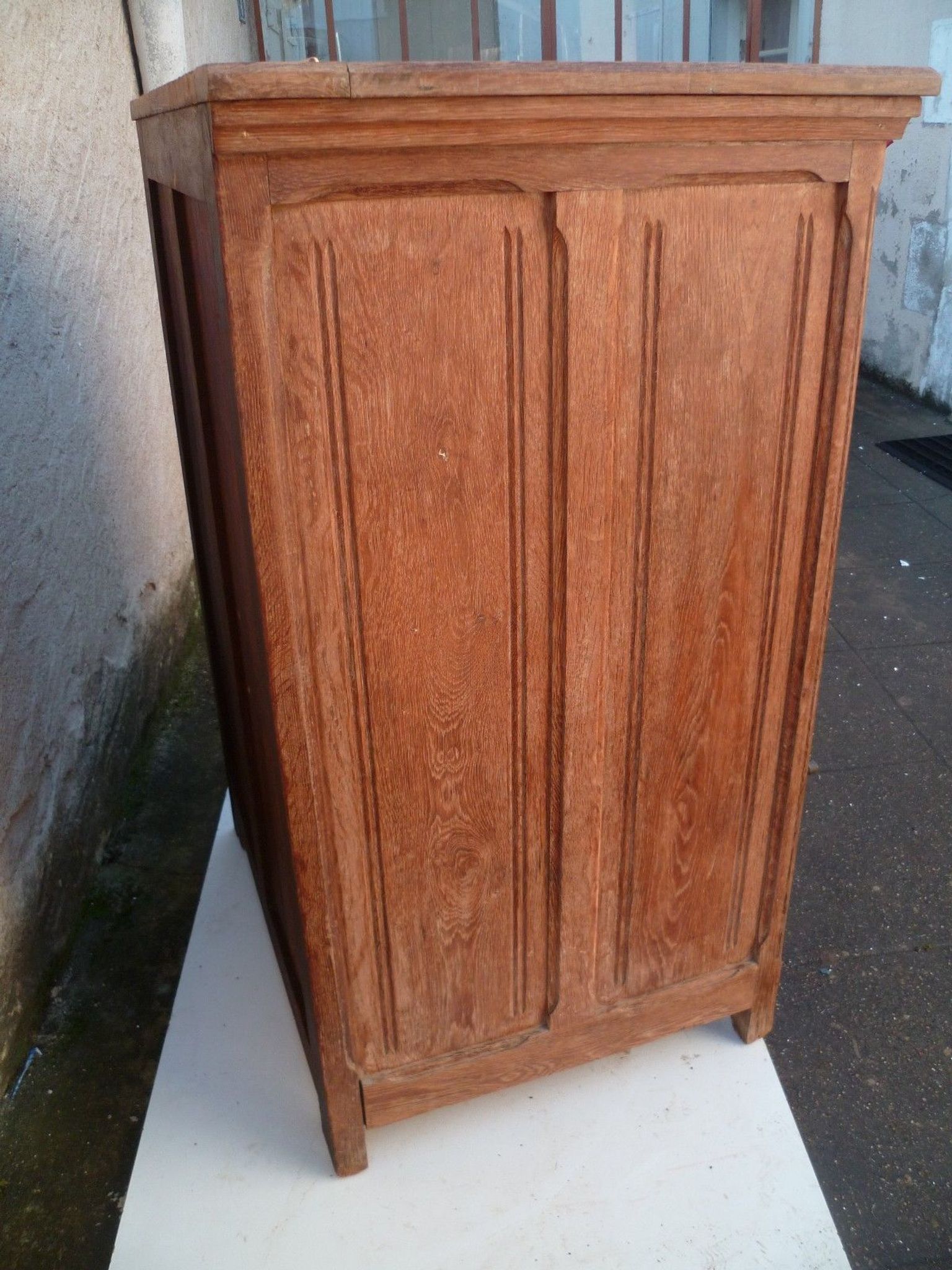 Furnished cooler of profession trade brewery in late XIX century oak bar