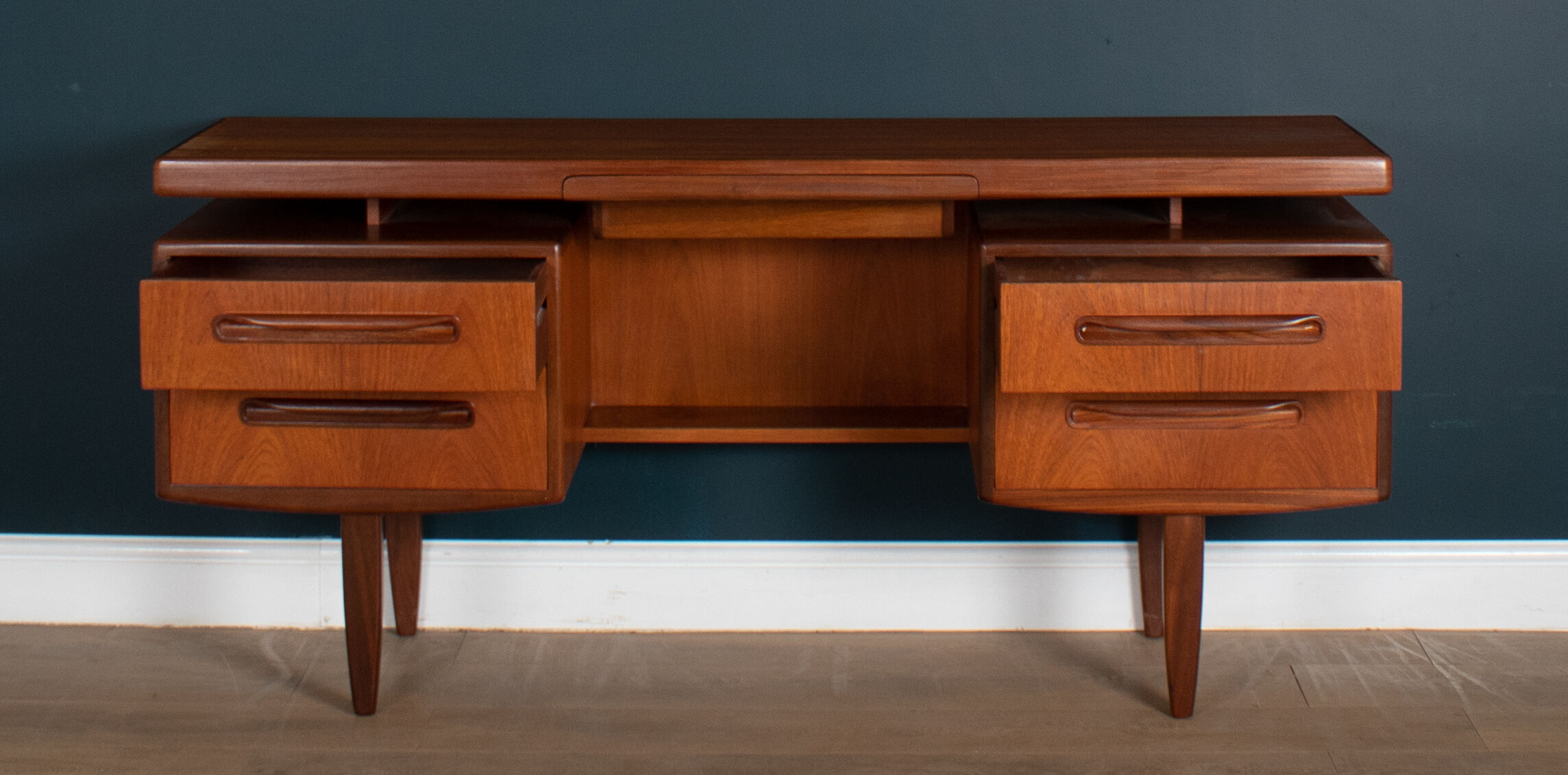 Bureau par Victor Wilkins pour G-plan