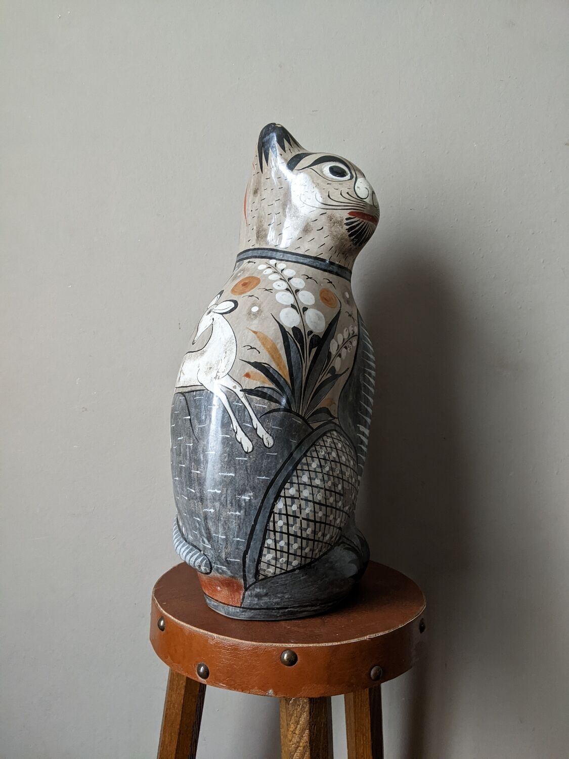 Hand-painted decorative ceramic cat from Tonala, Mexico.