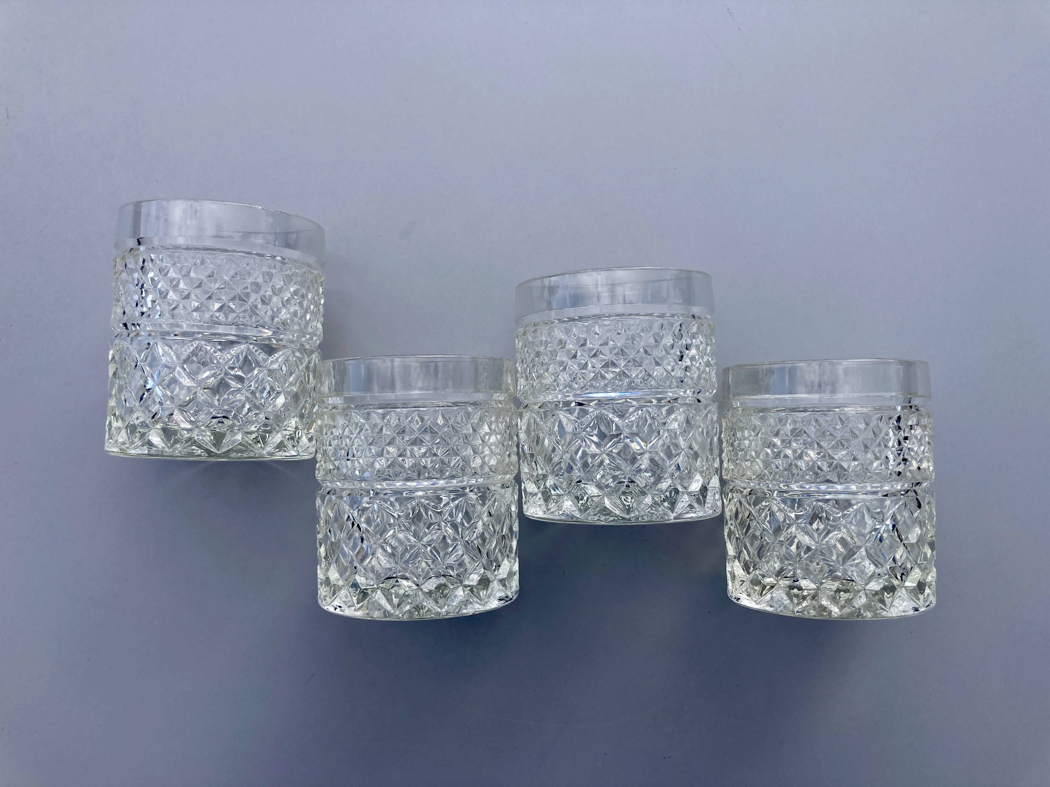 Set of 4 vintage glasses from the 60s-70s in moulded glass.