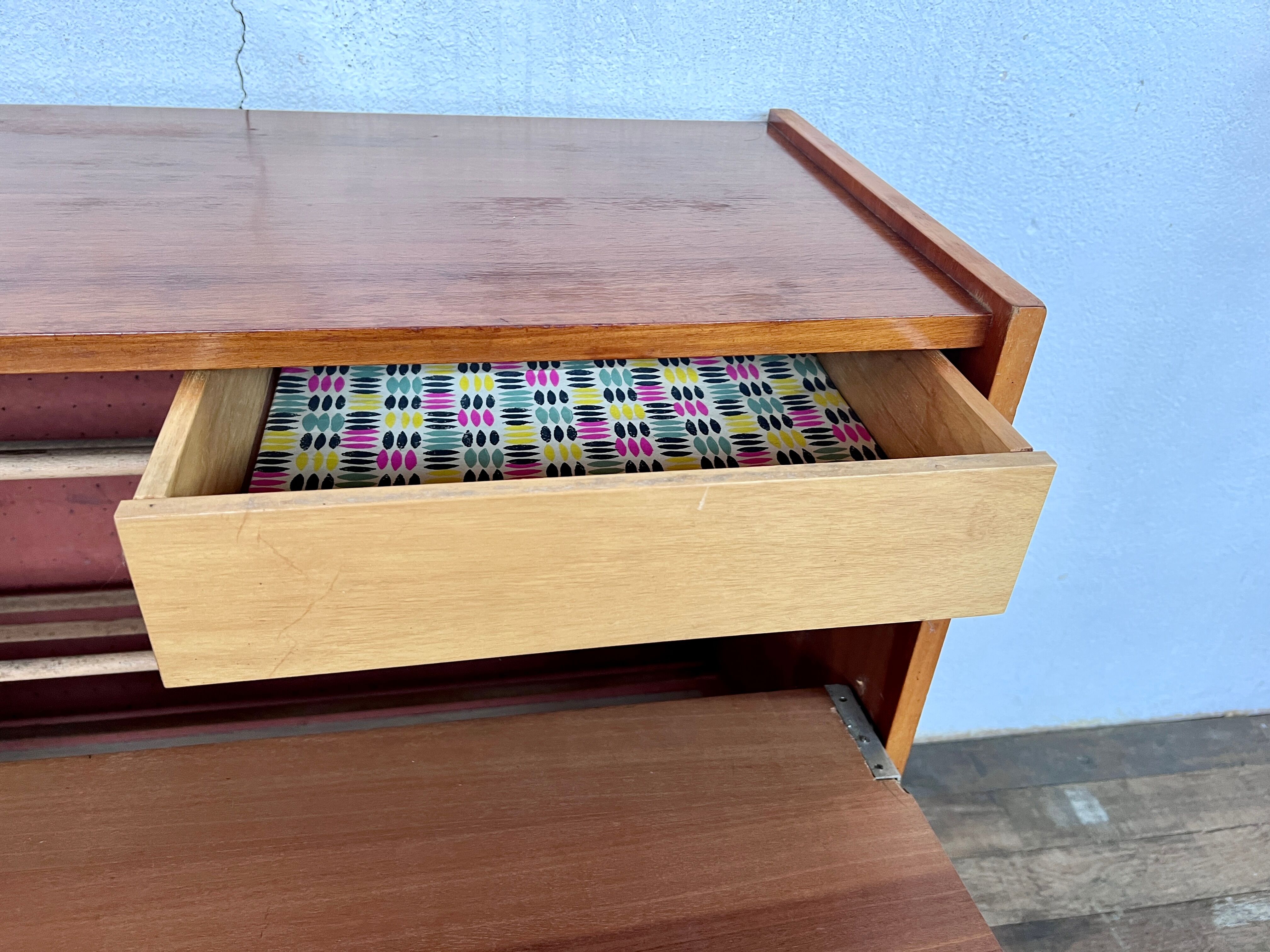 Two-color shoe furniture from the 50s with compass feet