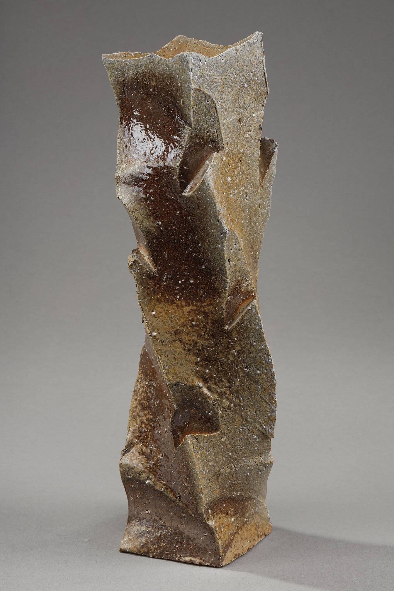 Soliflore Bizen pottery sculpture from Mori Taiga, Japan