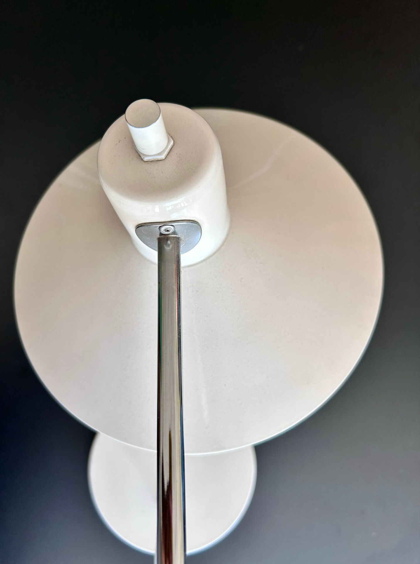 Articulated lamp in white colour.