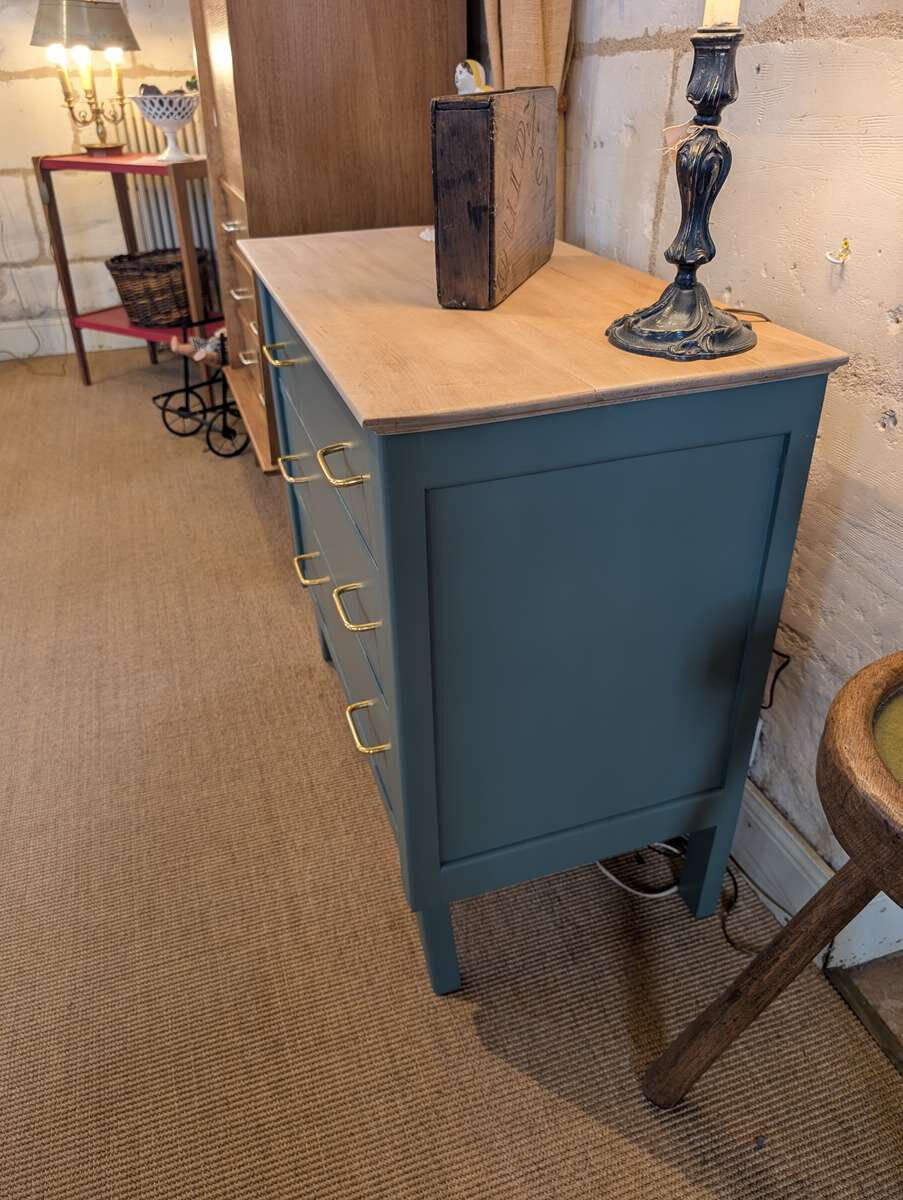 Vintage chest of drawers