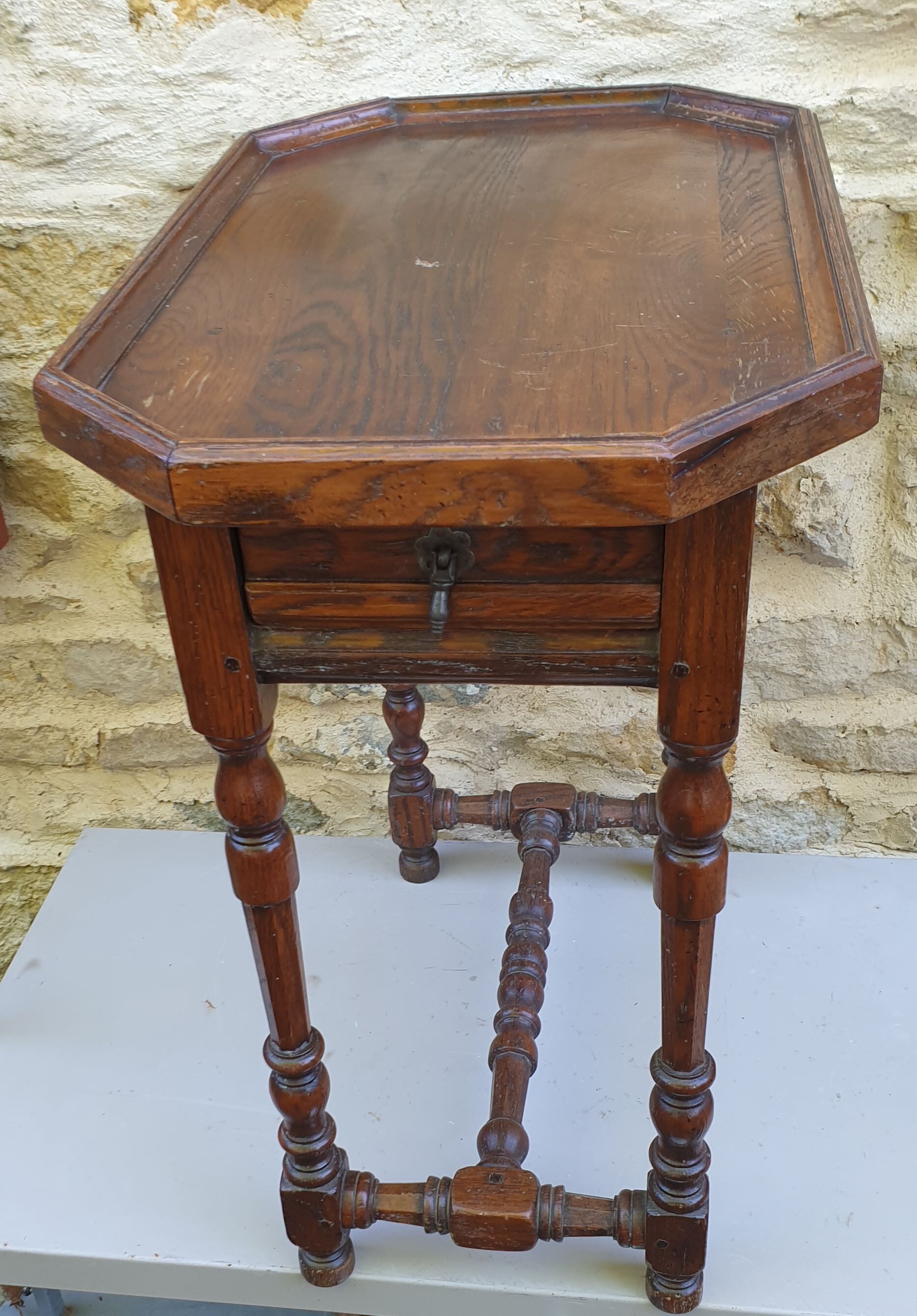 Cabaret table style Louis XIII
