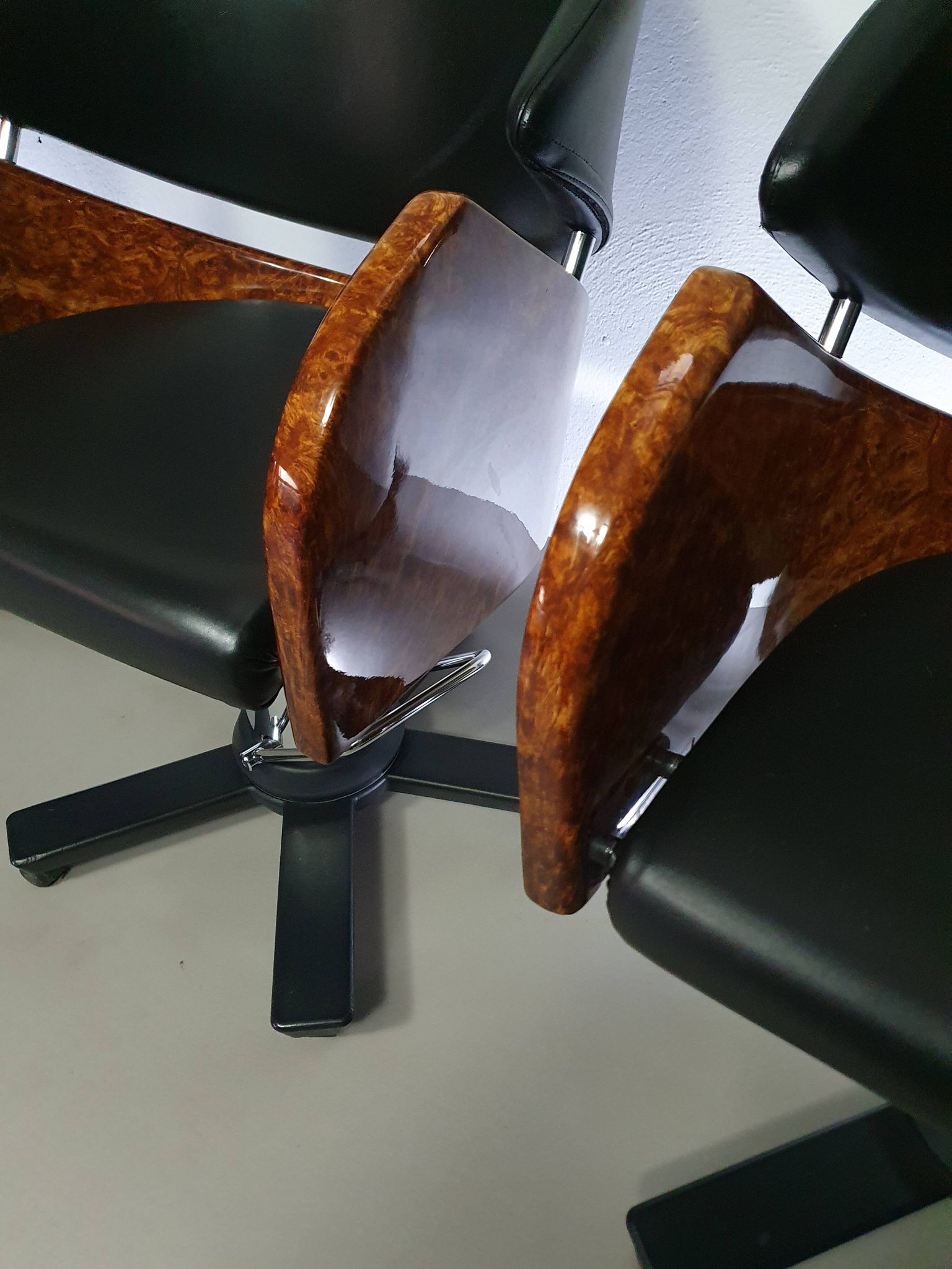4 chaises de barbier italiennes des années 80, réglables en hauteur