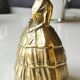 Ancienne cloche de table/ou Décoration en bronze à patine Dorée. Femme victorienne en robe crinoline