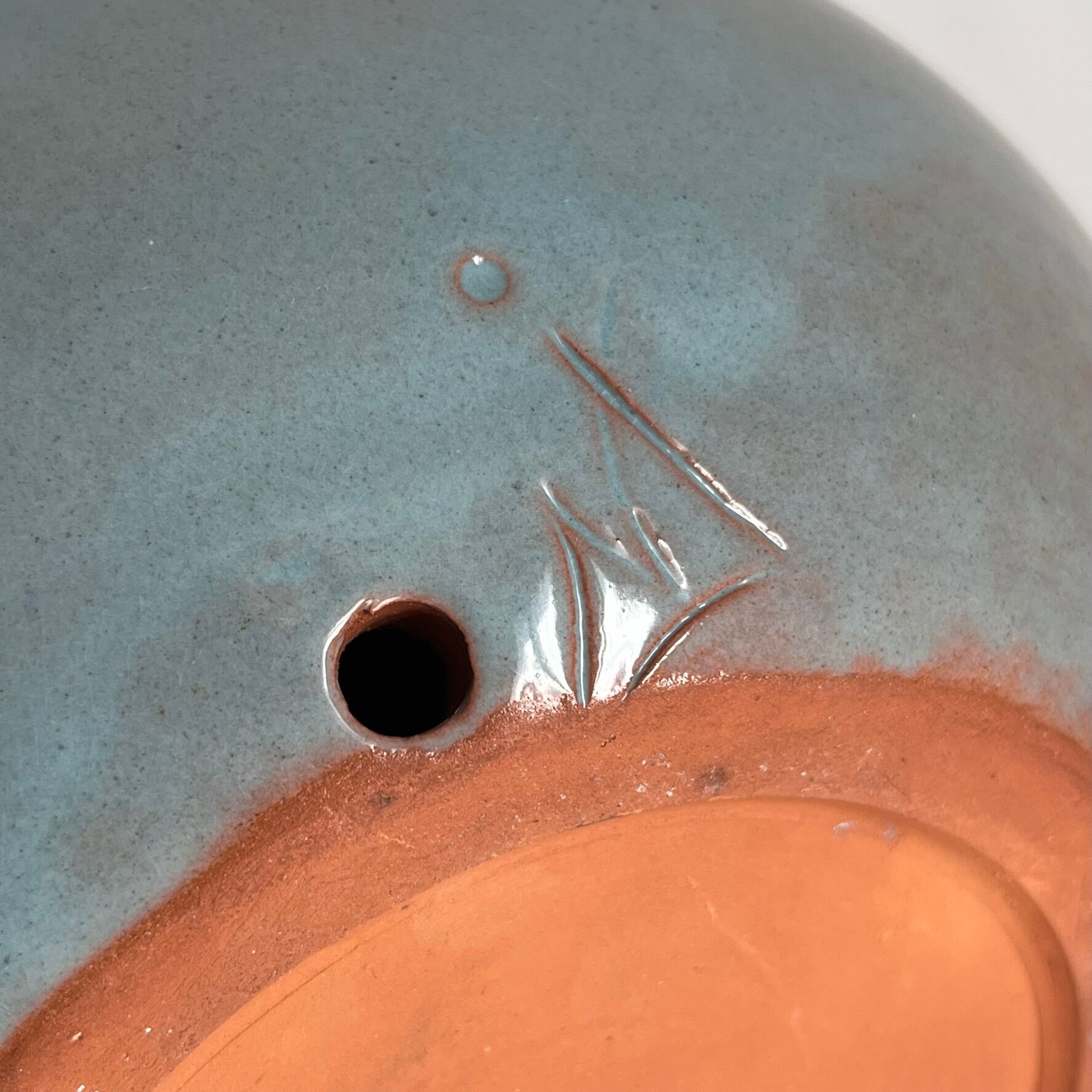 Vase goutte d'eau en terre cuite émaillée bleu