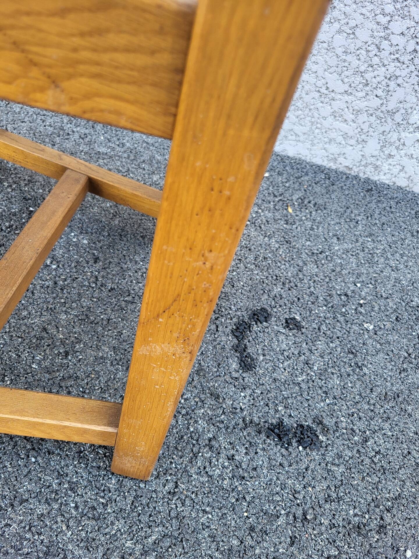 Country-style chair in solid oak